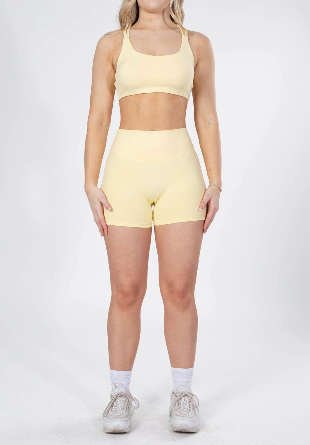 Light Motion Fit UltraLux Curve Contour Sculptseam? Short Lemon Drop