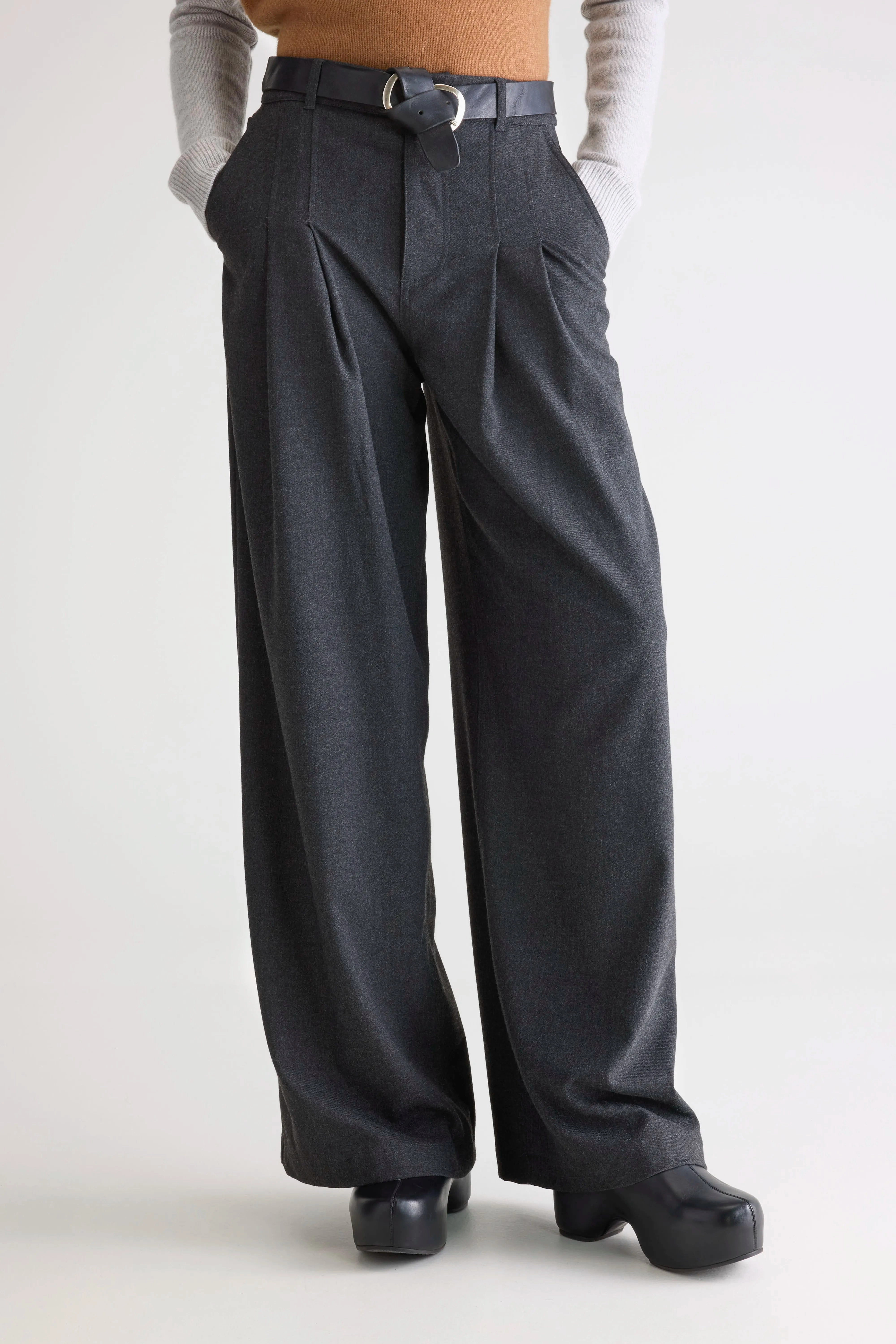 Outdoor Activity Sleek Fit Sixtine tailored trousers (252 / W / ANTHRACITE)