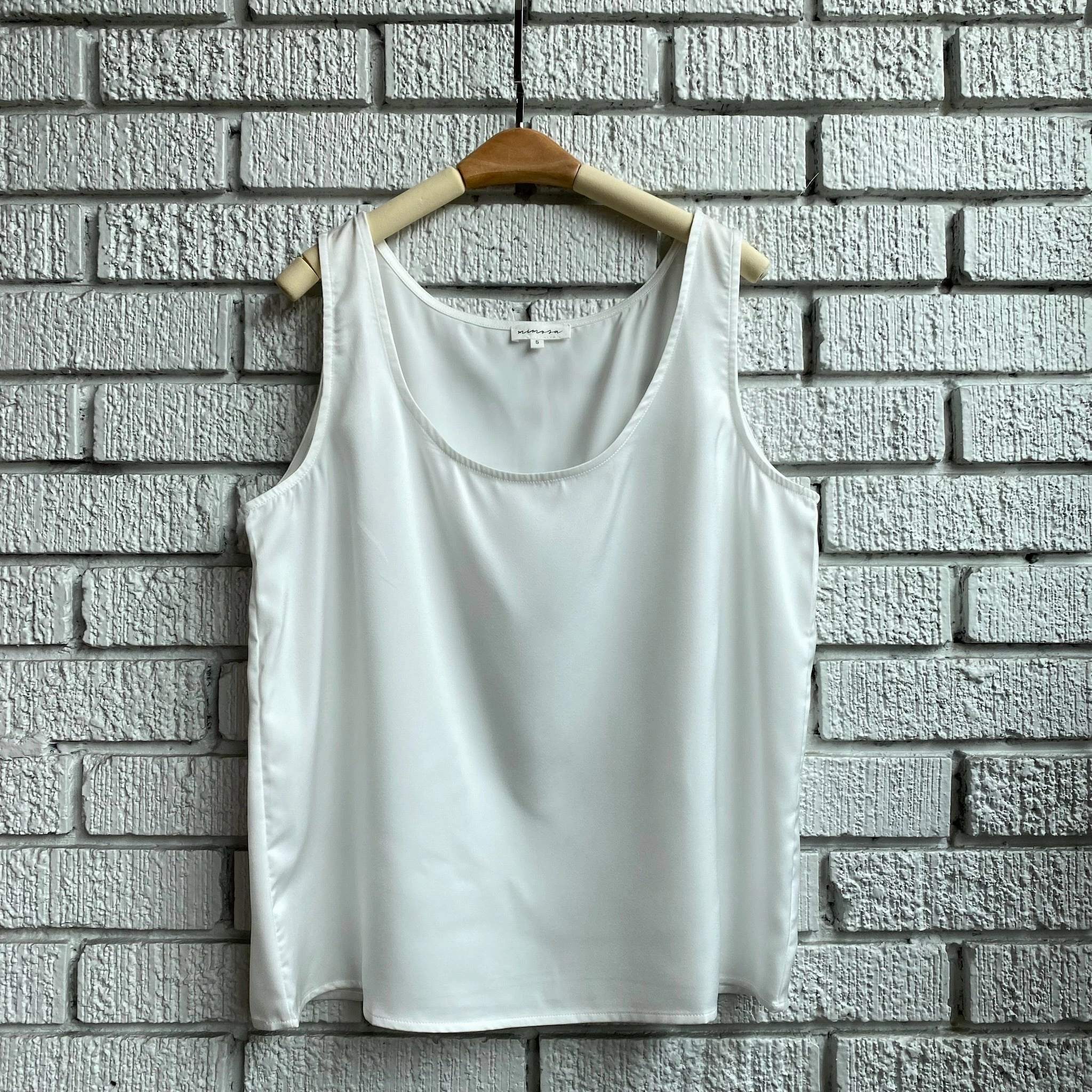 BERLIN Flowy Top Low Profile Logo Embossing