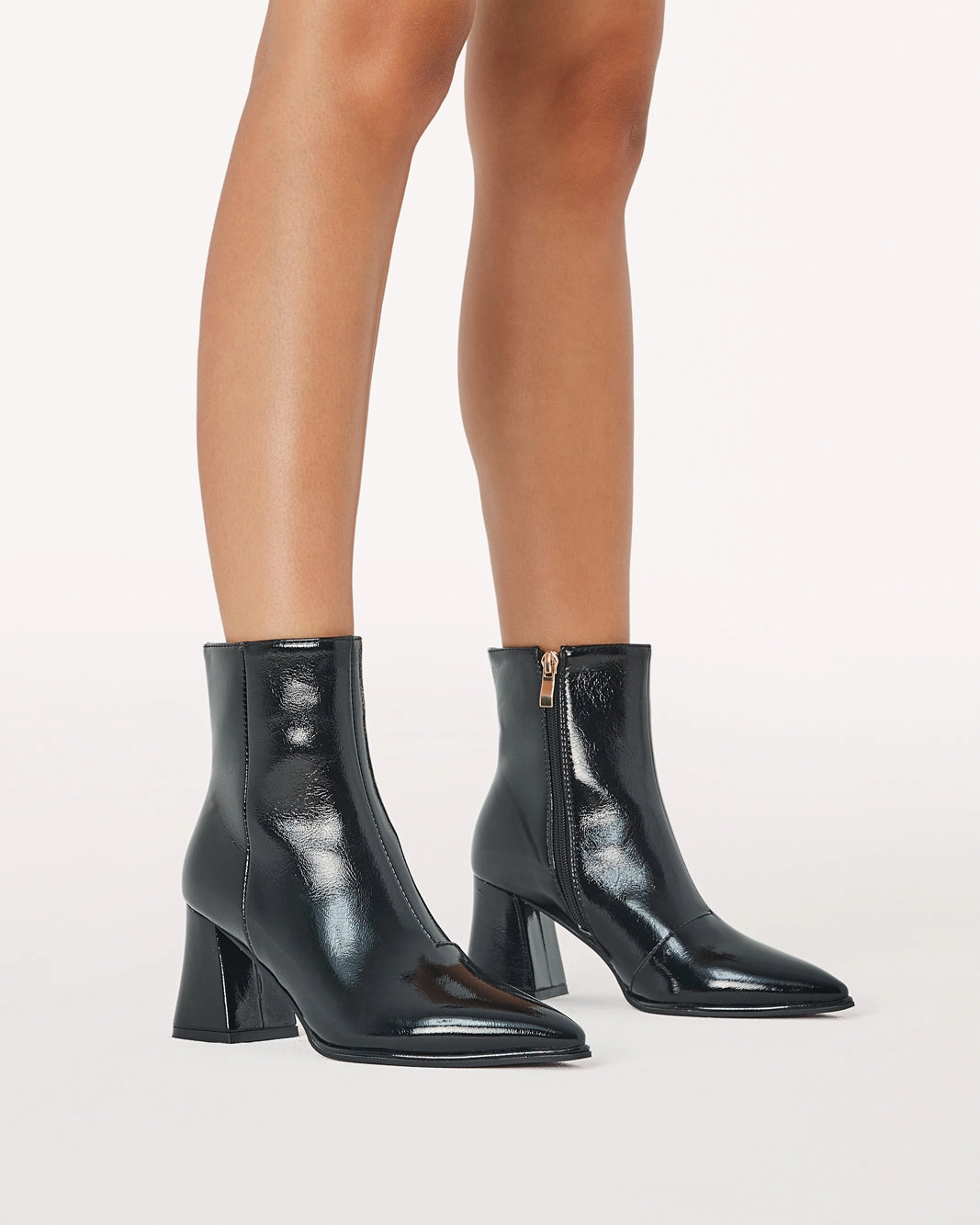 CADEN - BLACK CRINKLE PATENT Construction Fit Retro feel