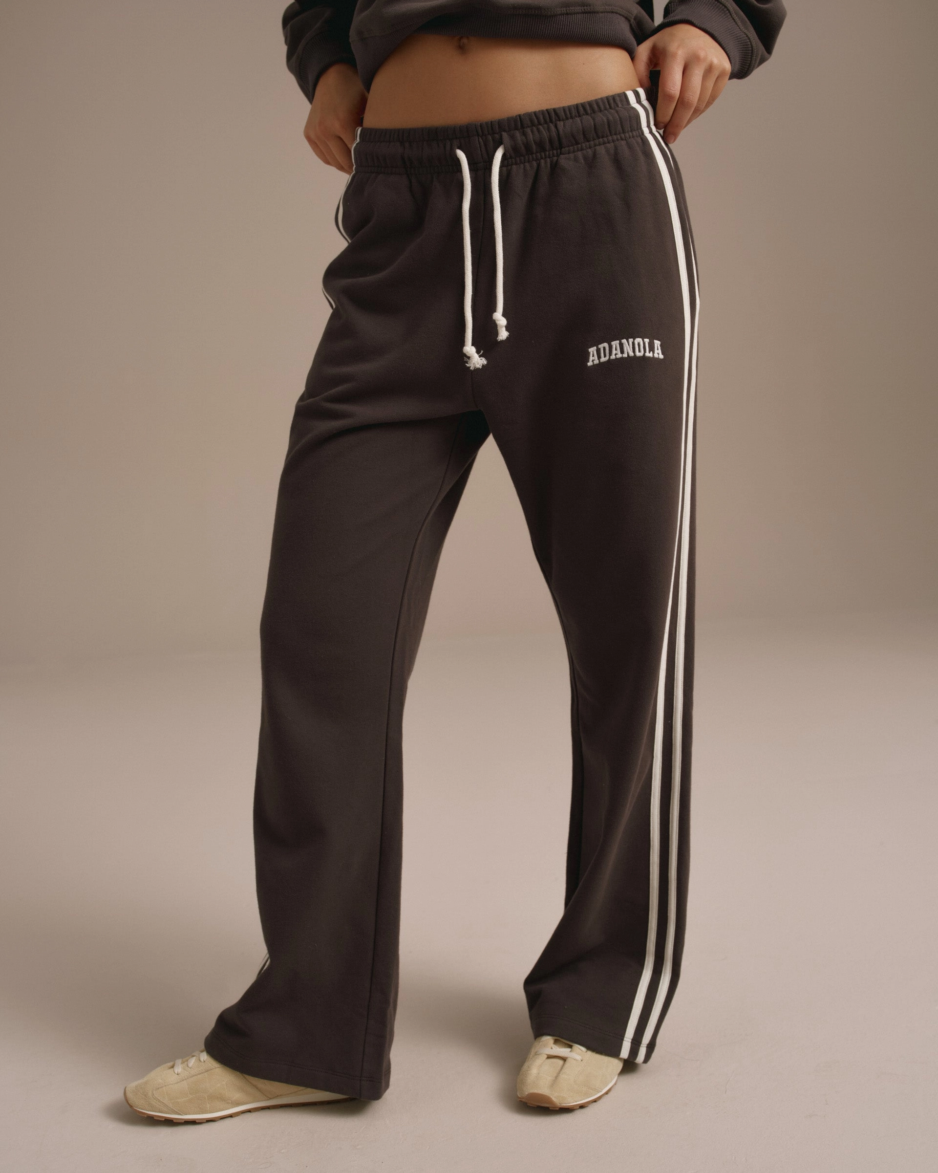 Body shaping Durable Seam Construction Varsity Loose Fit Sweatpants - Coffee Bean/Marshmallow White