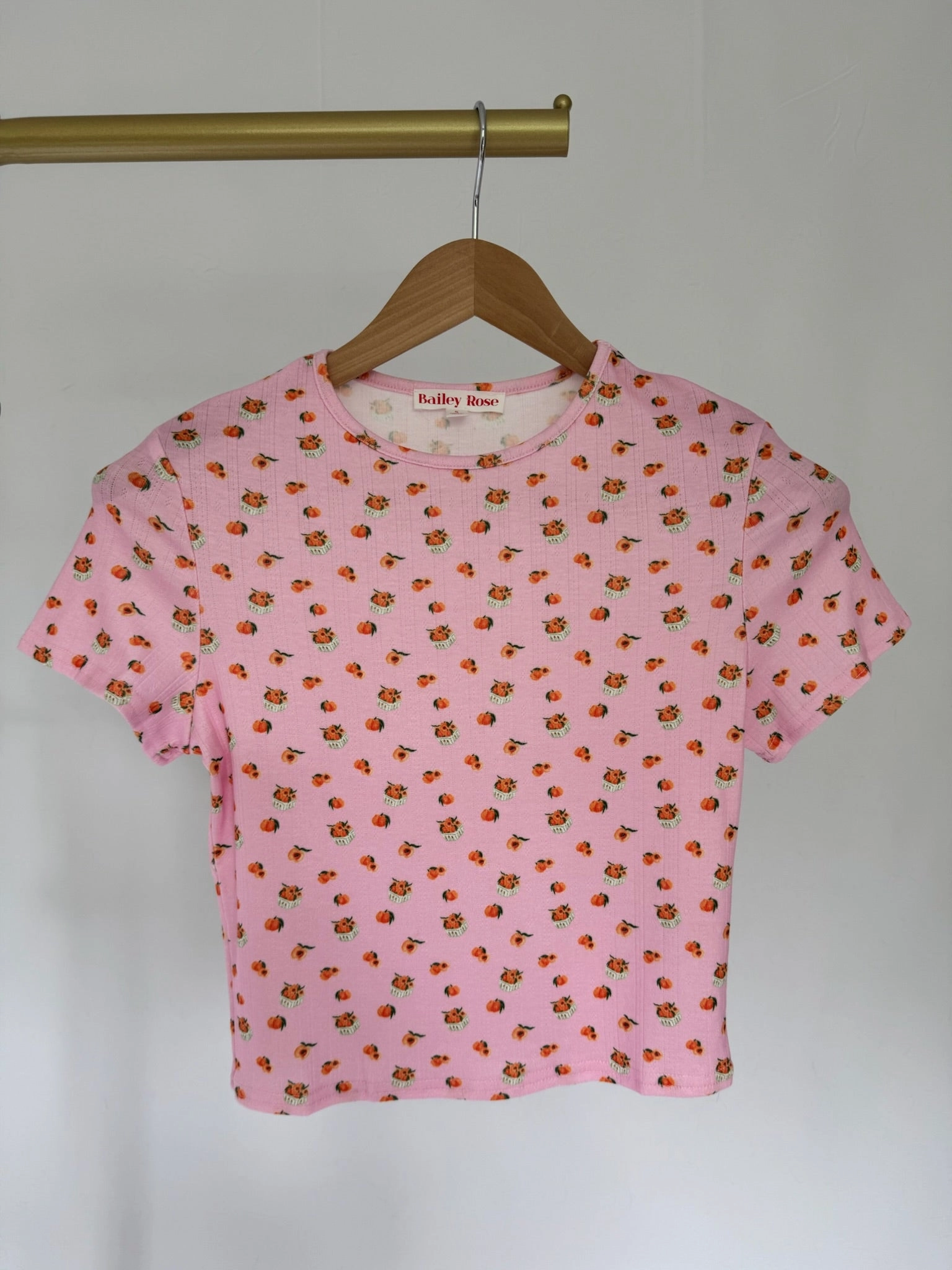 BASKET OF PEACHES Tee Chic Outfit