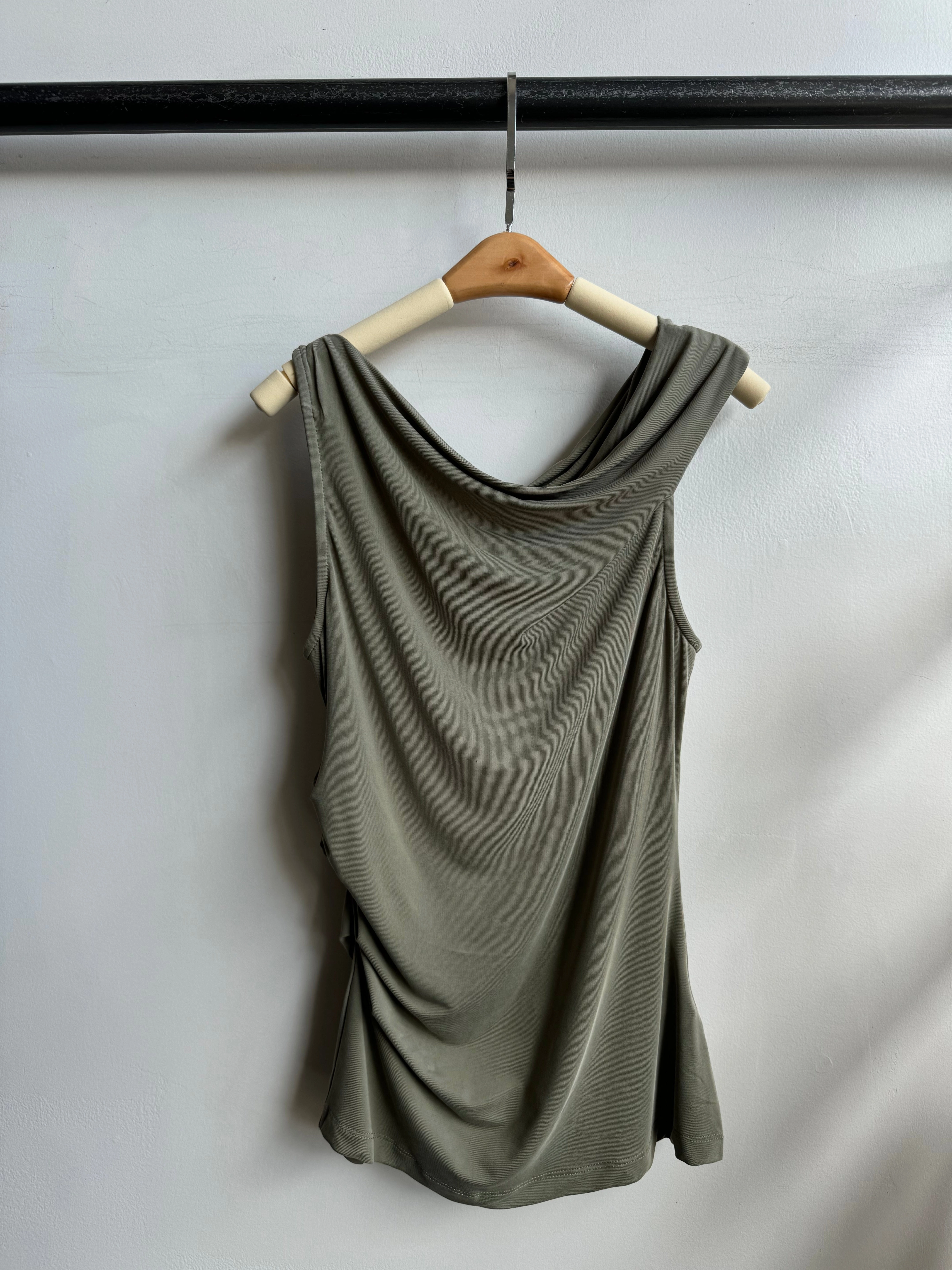 THE EMILIA Top Shield Wrinkle Free Material