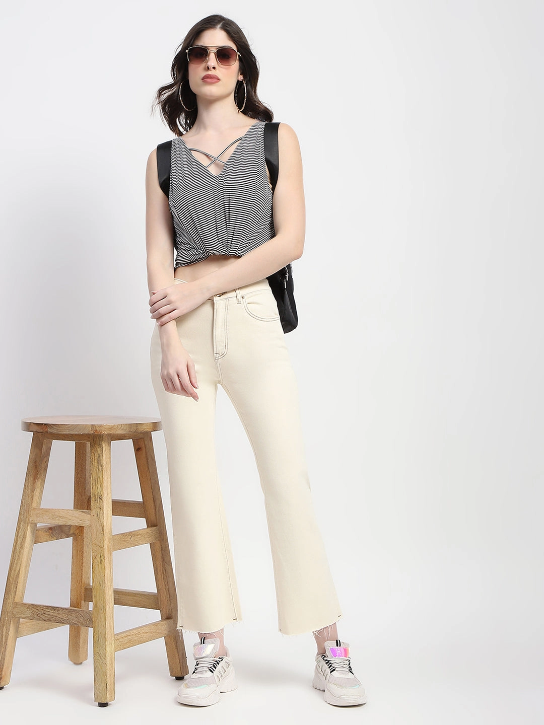 Chill Outfit Relaxed Style Earthy Fray Resistant Hem Madame Off-White Distressed Hem Flared Denim