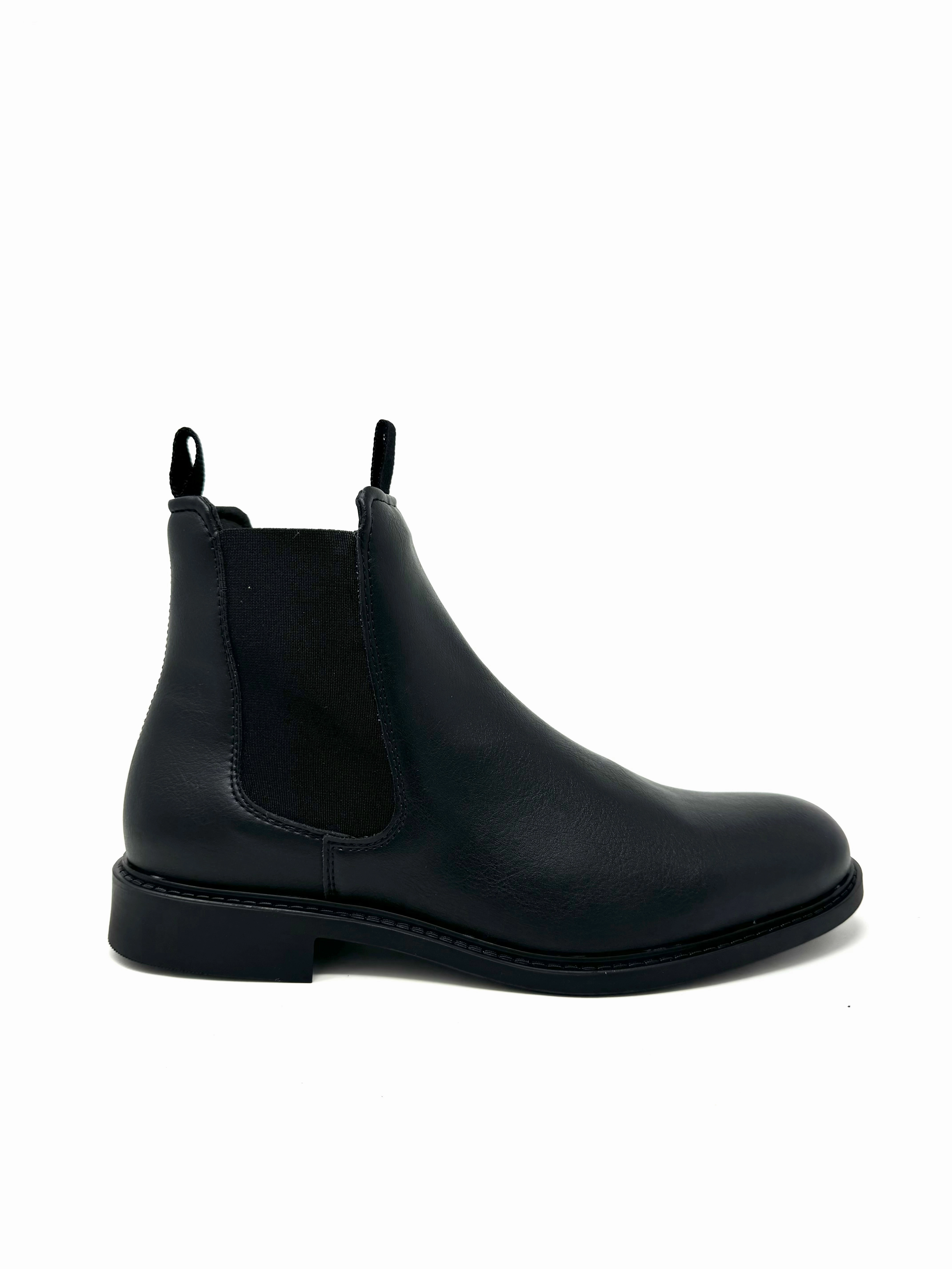 Sleek Shape Padded Interior Outdoor Explorer Bruce Chelsea Boot in Black from Novacas