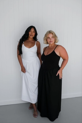 YARA DRESS WHITE Light Soft Refined Presence