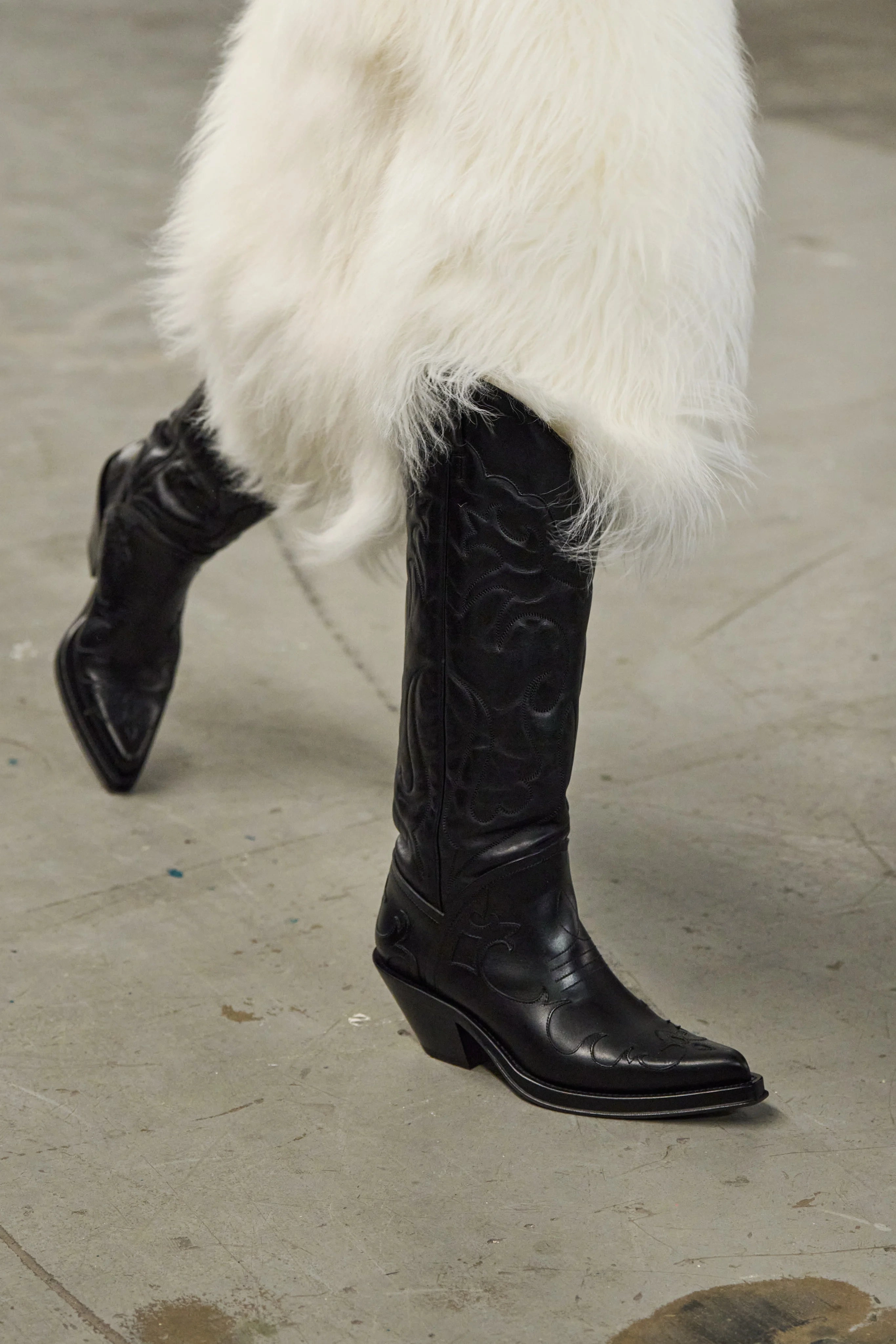 Trail Mode Capitana Cowboy Boot in Black Leather