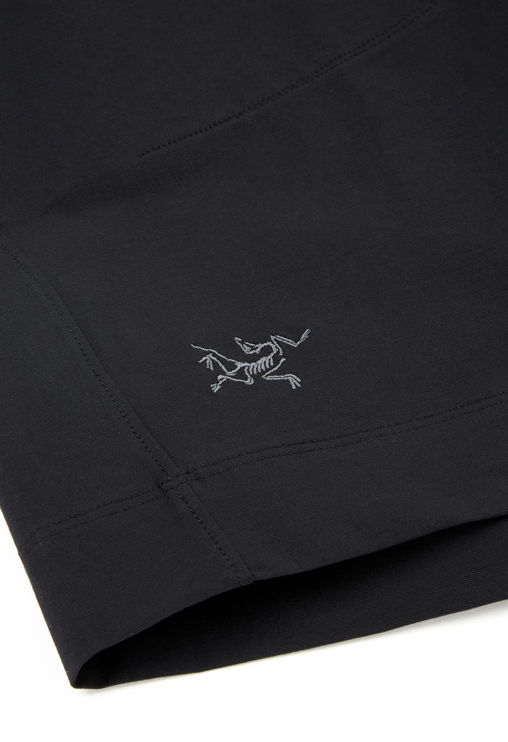 Elastic hem RollUpFasten Arc'teryx Women's Kragg Shorts 9" - Black