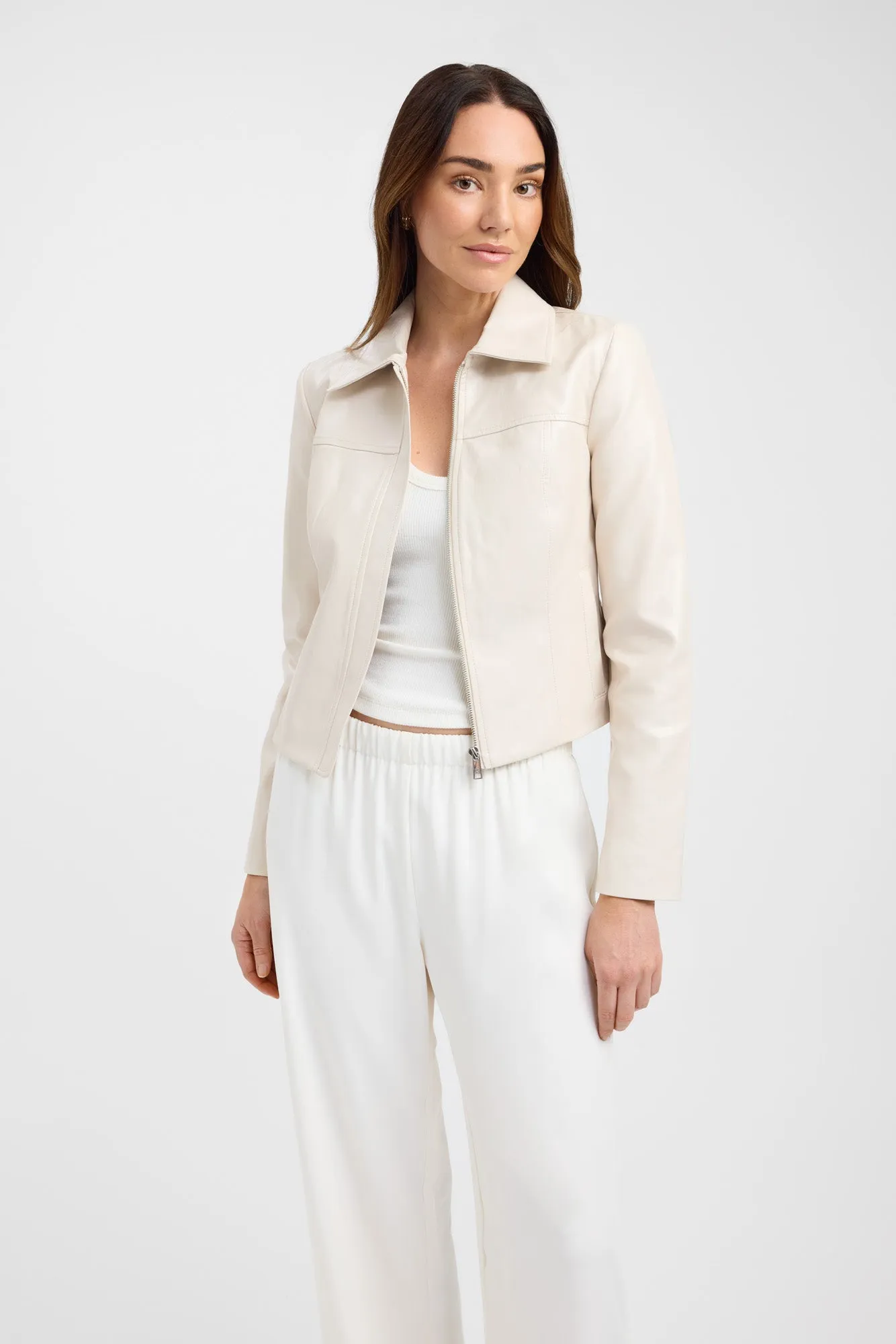 Andes Jacket Ergonomic Silhouette Silicone Grip Trim