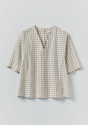 MoistureManagementSystem Flatlock Stitching Technique Cotton Window Pane Check V Neck Top | Ecru/Slate