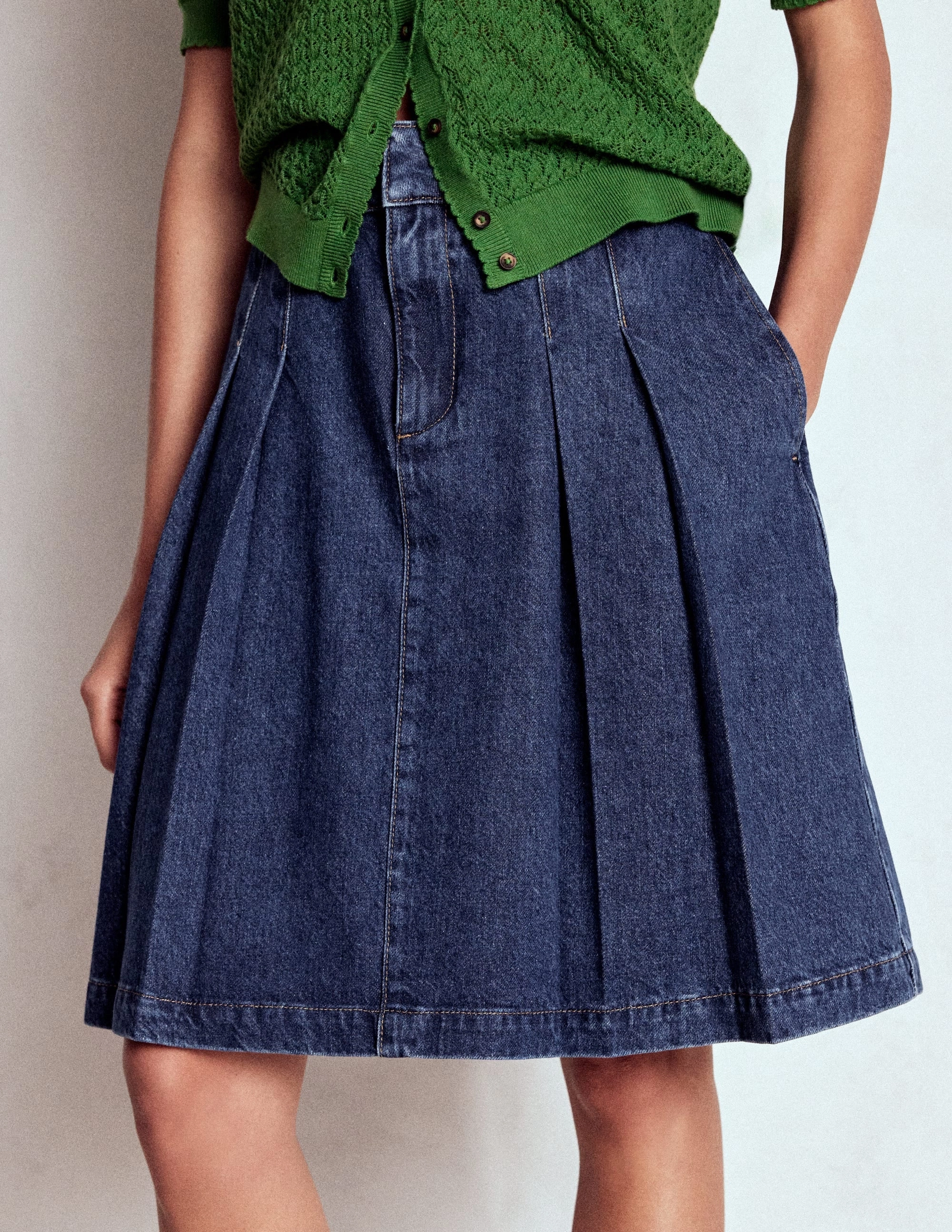 Pleated Denim Skirt-Mid Wash Versatile Fit Red Carpet Look