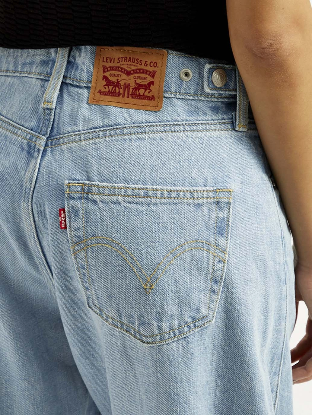 Women's Cinch Light Blue Barrel Loose Fit Mid Rise Jeans Luxury Textured Timeless Choice