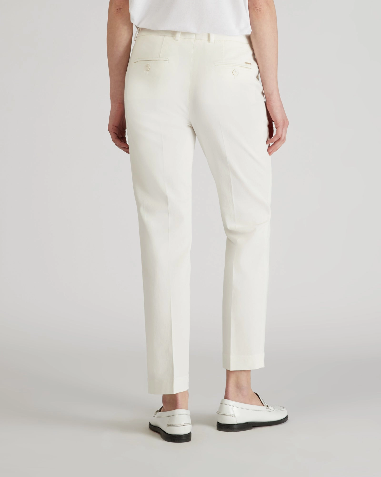 Flattering Fit Wear LightweightInsulation Slim fit trousers in cotton gabardine and lyocell