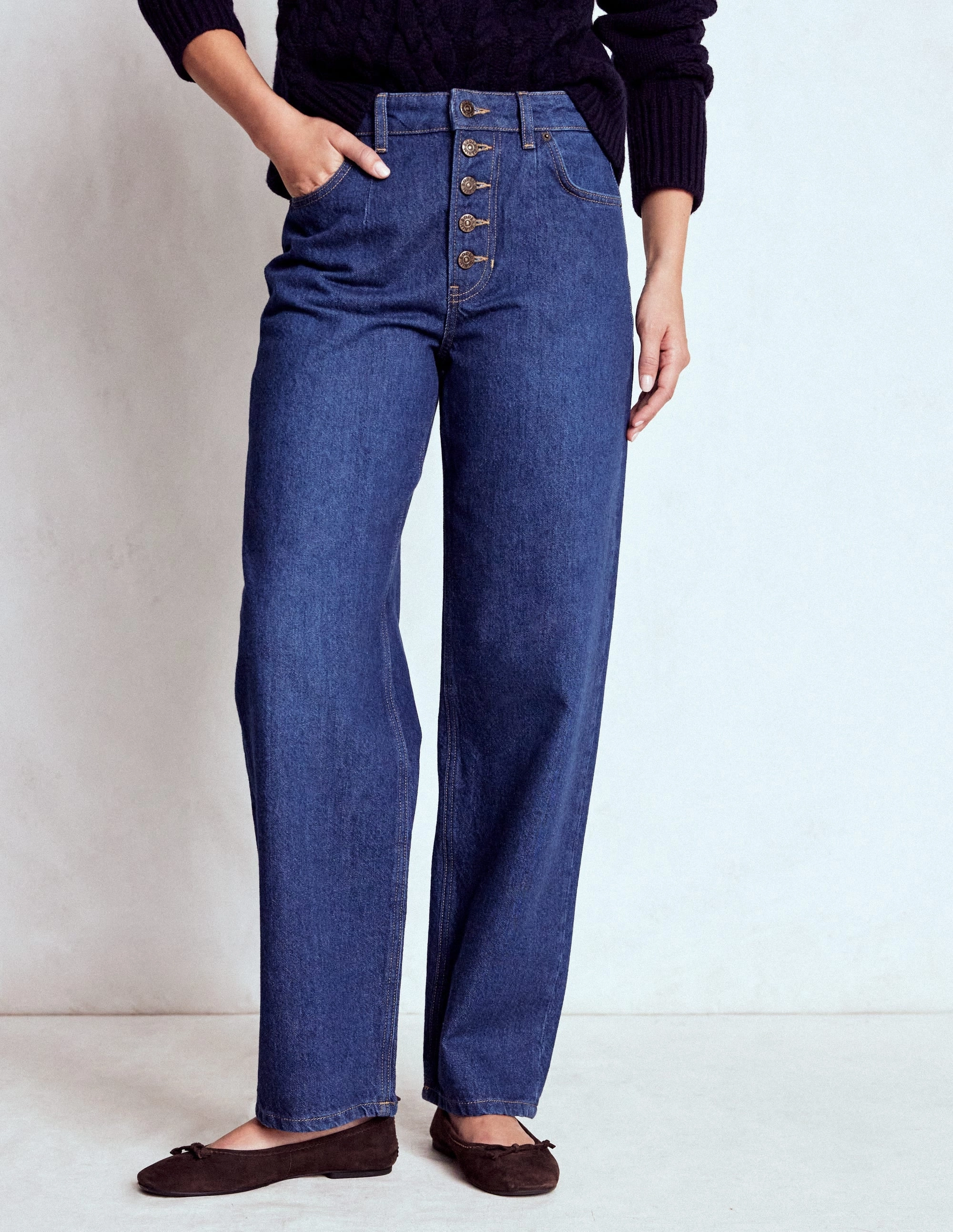 Essential Wearable Exposed Button Straight Jeans-Indigo