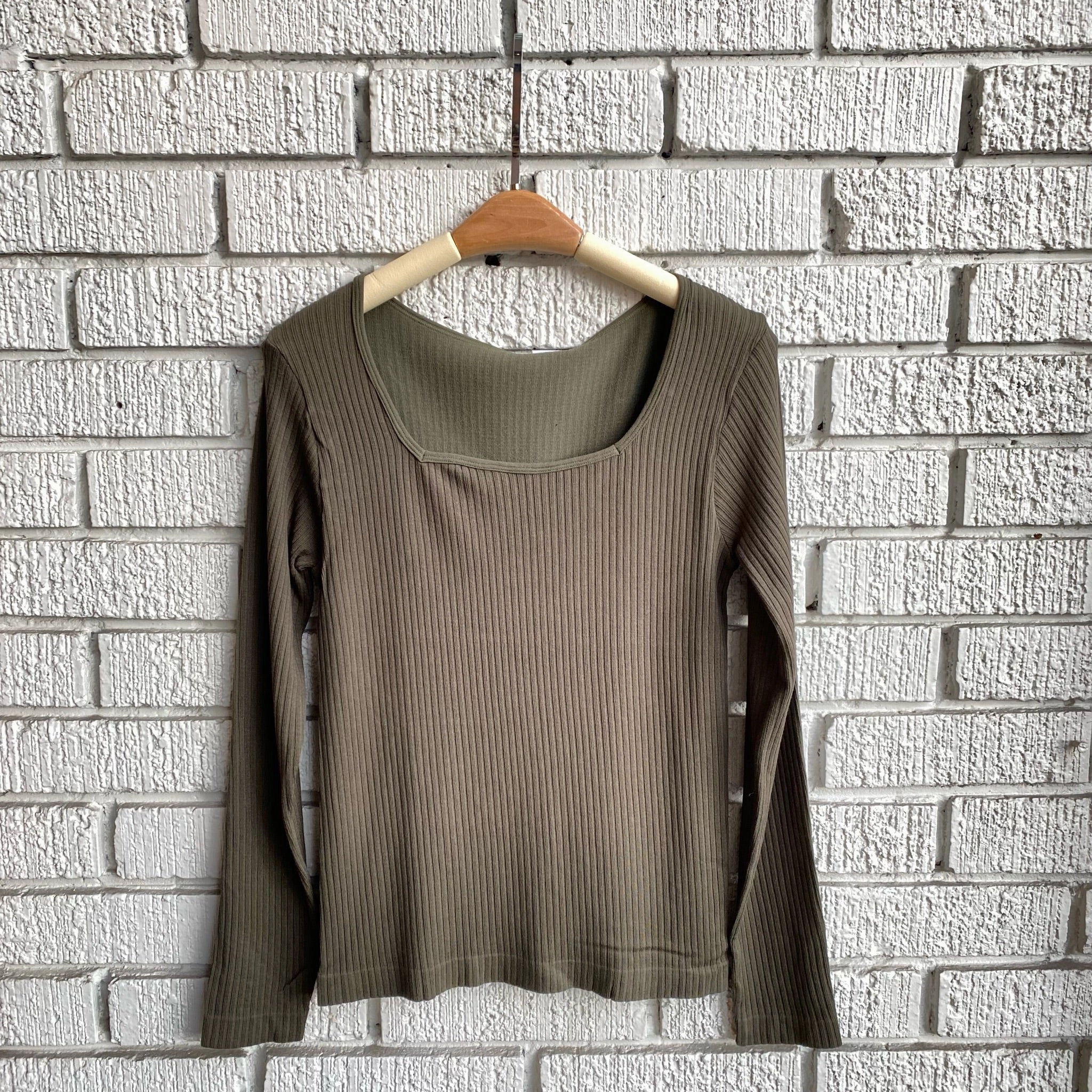 Group gift EDA Ribbed Square Neck Top
