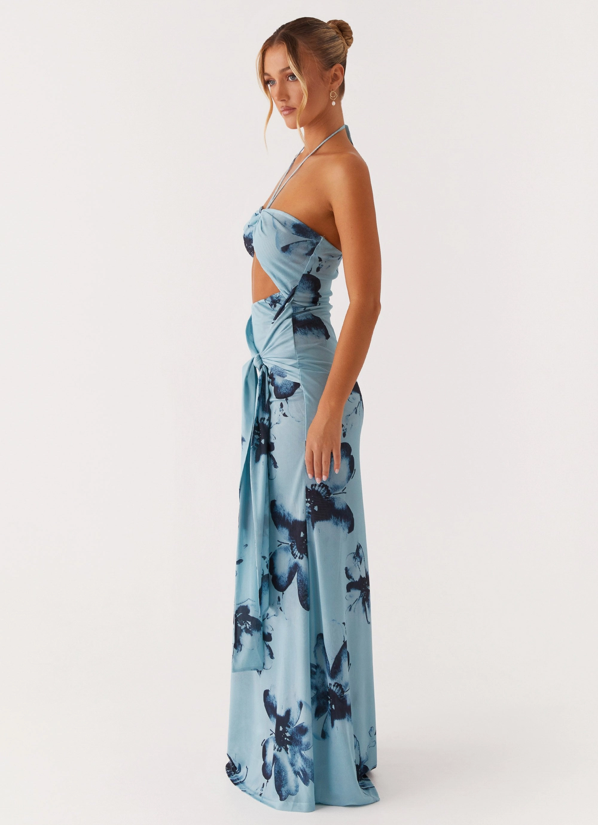 Relaxed and stylish Antonia Maxi Dress - Black Blue Floral