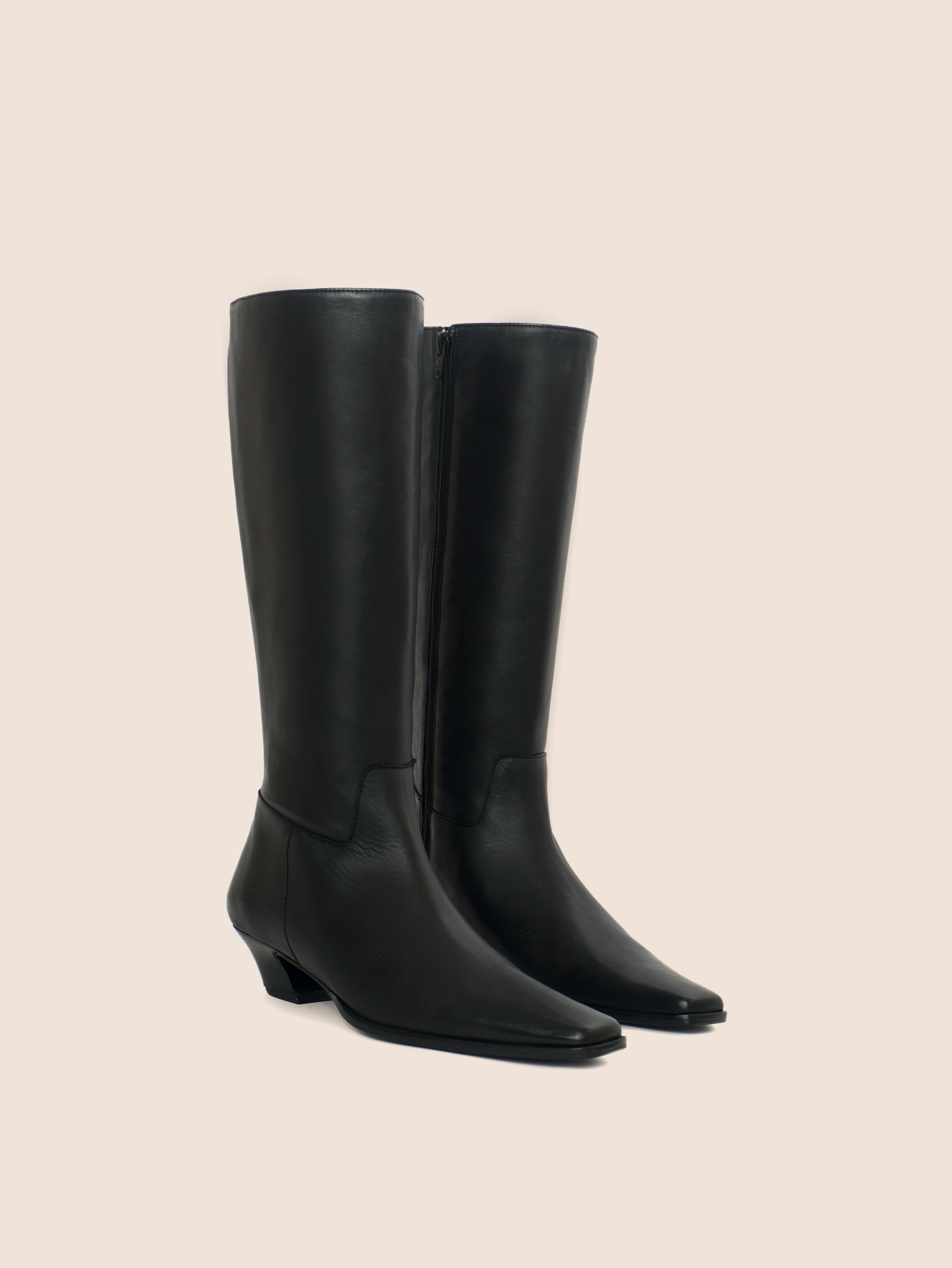 Elda Black Boot Crisp Lines