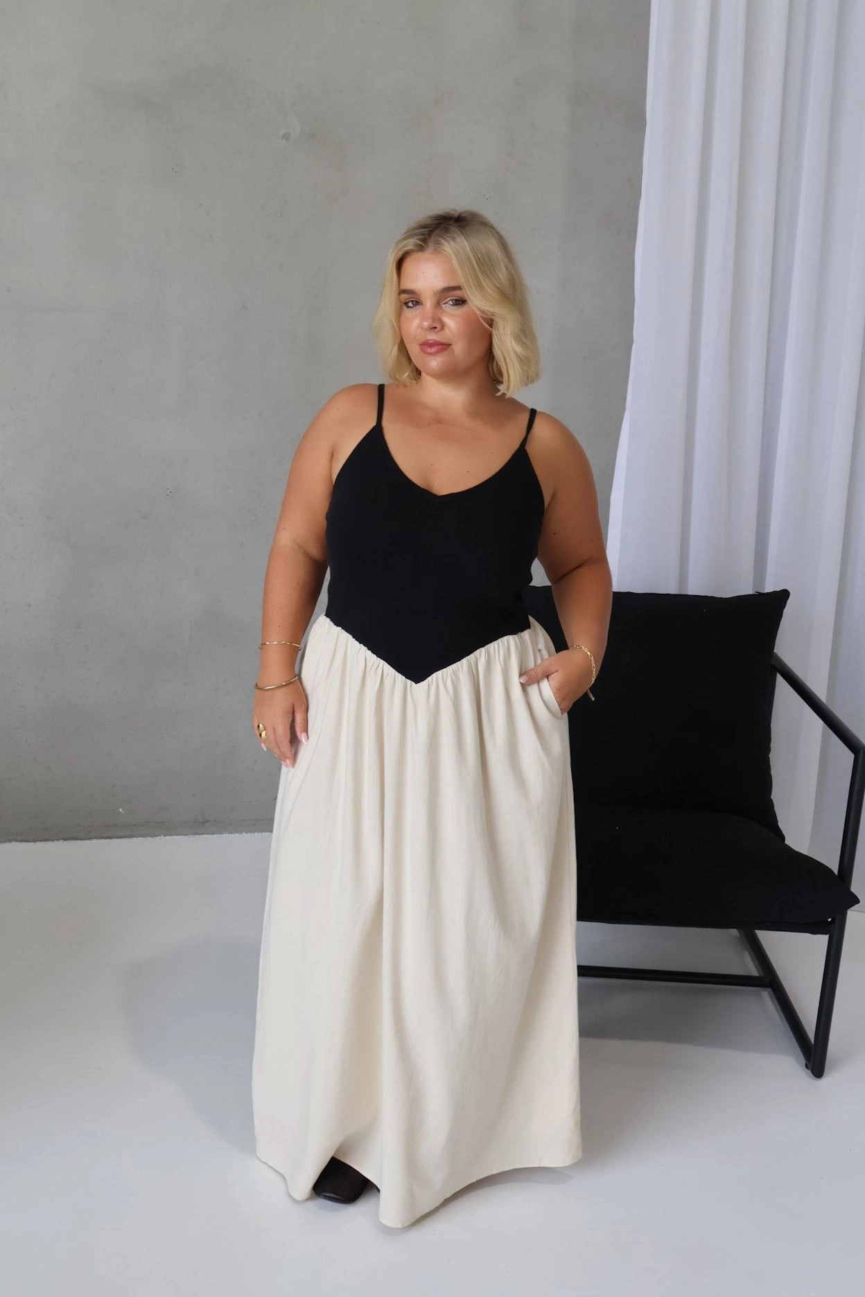 YARA DRESS BLACK/NEUTRAL Delicate Details Villa Mood