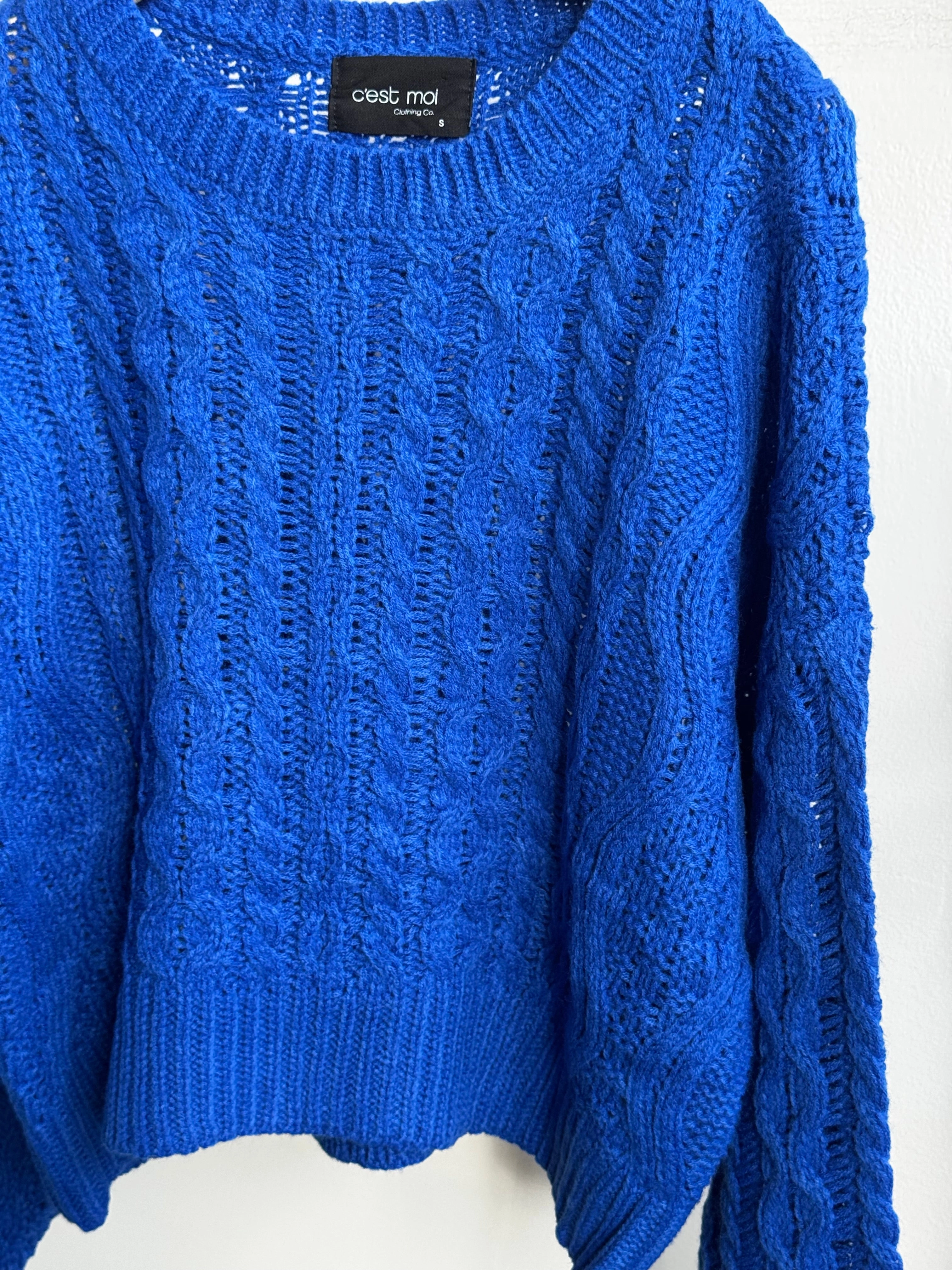 MAIN CHARACTER Sweater Chilly Ready Warm Comfort Fit