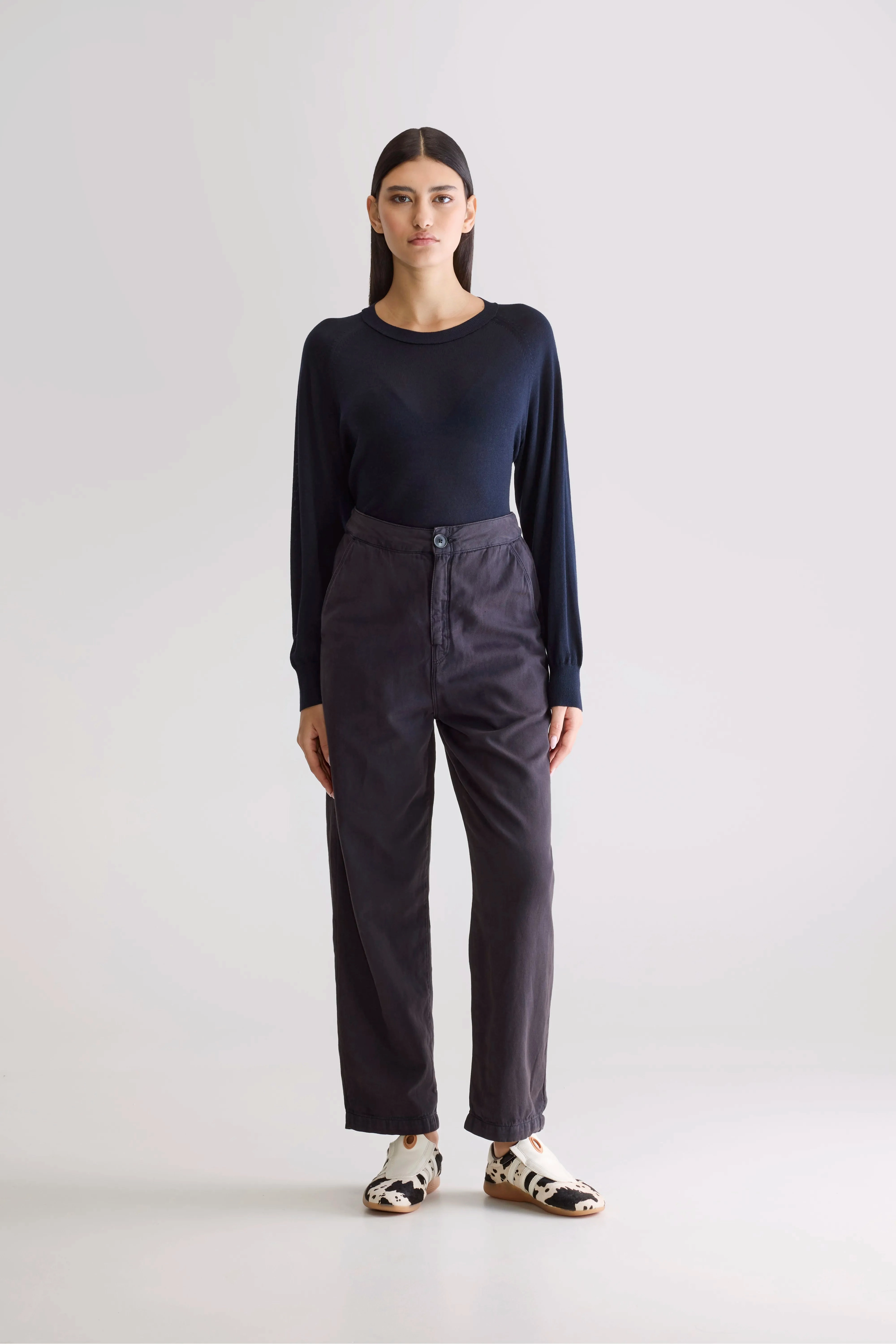 Pasop relaxed trousers (252 / W / OFF BLACK) Comfort Wear Versatile Layer