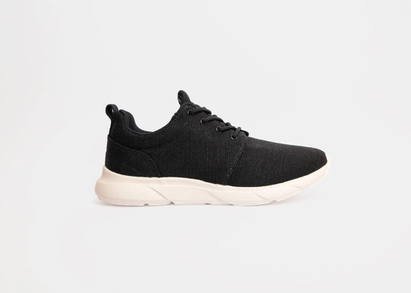 Zero Break In Seamless Inner Lining Explorer V2 Sneaker in Black/White from 8000kicks