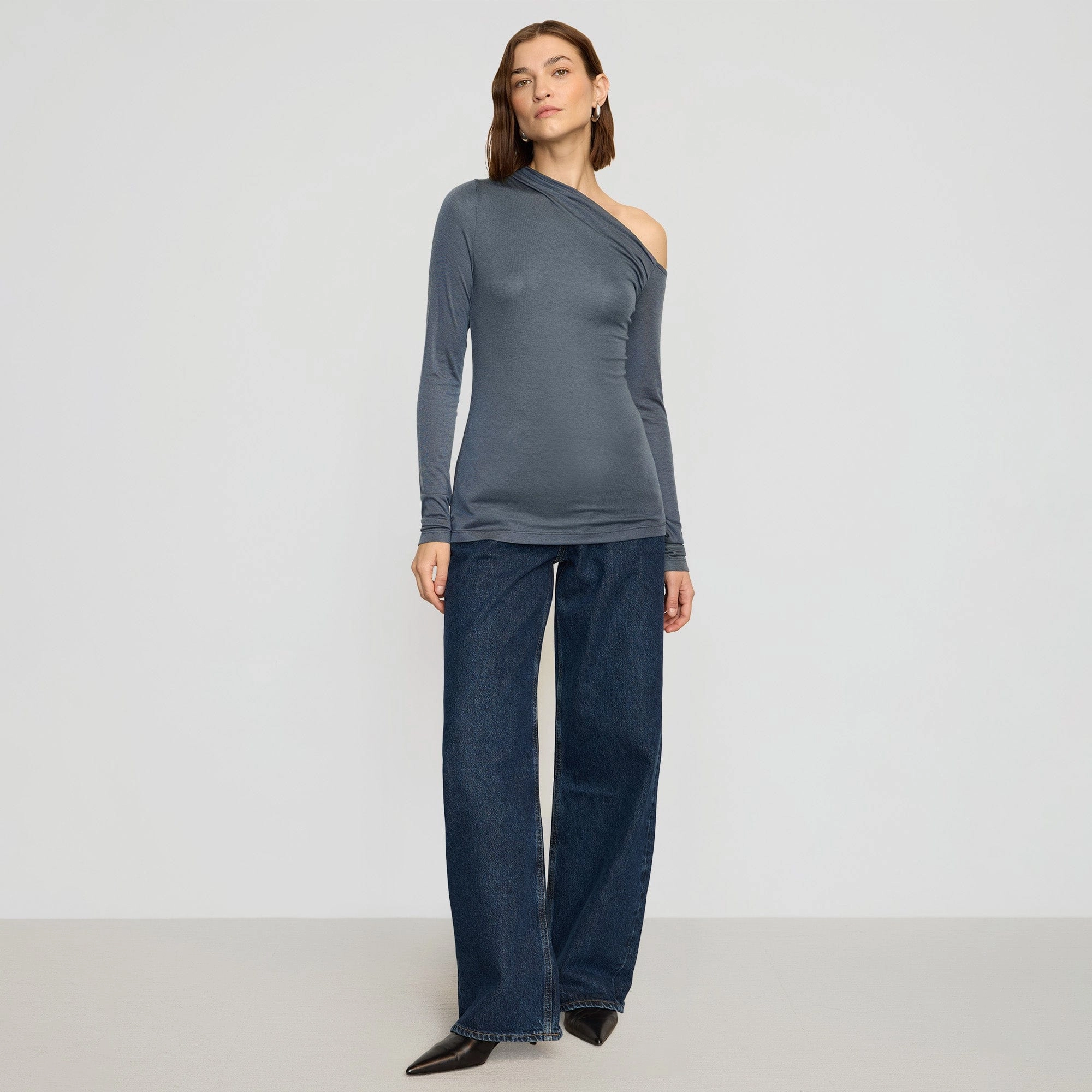 Airflow Ventilation Design Ayra Tencel-Wool Off-Shoulder Tee