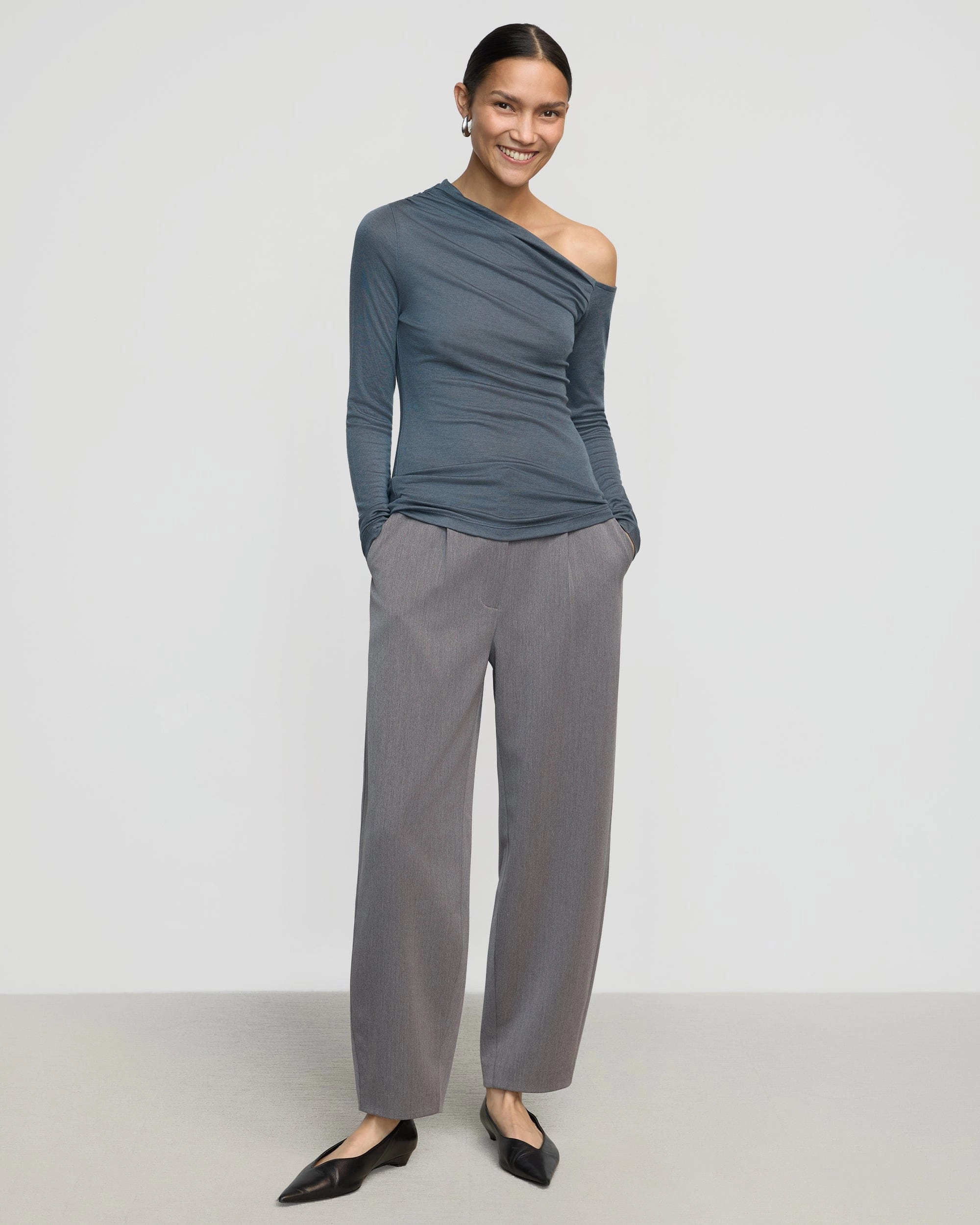 Seamless Edging Ayra Tencel-Wool Off-Shoulder Tee