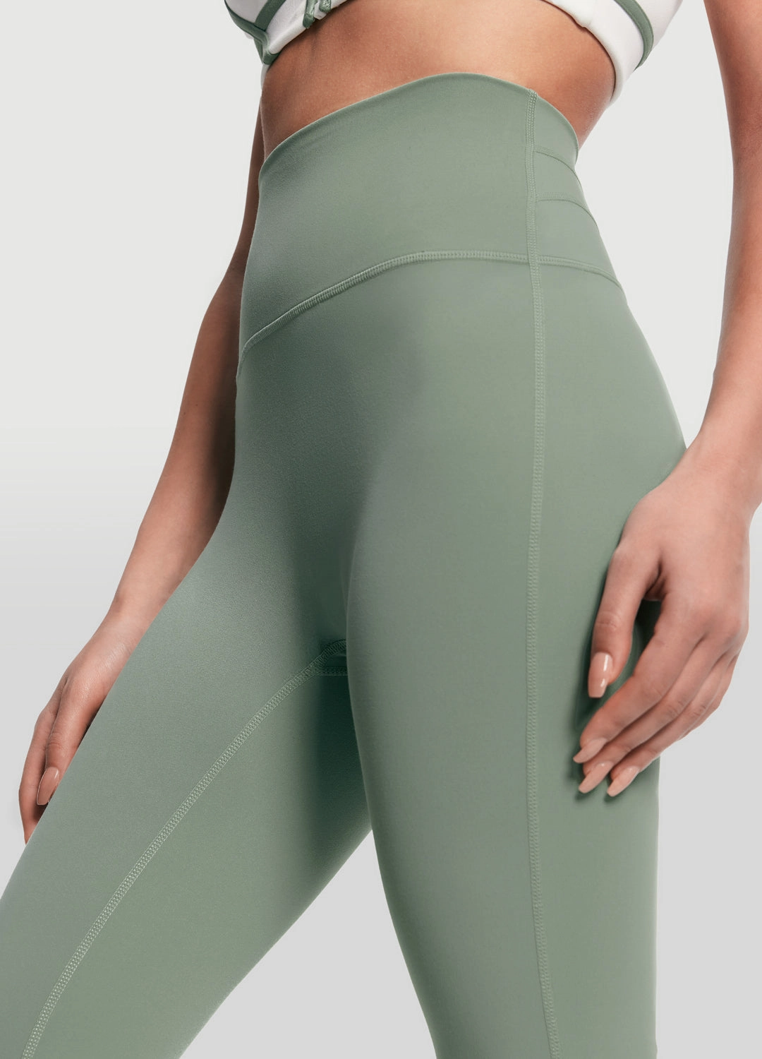 Layered Seam Construction All-day Comfort Foxy Flare Leggings