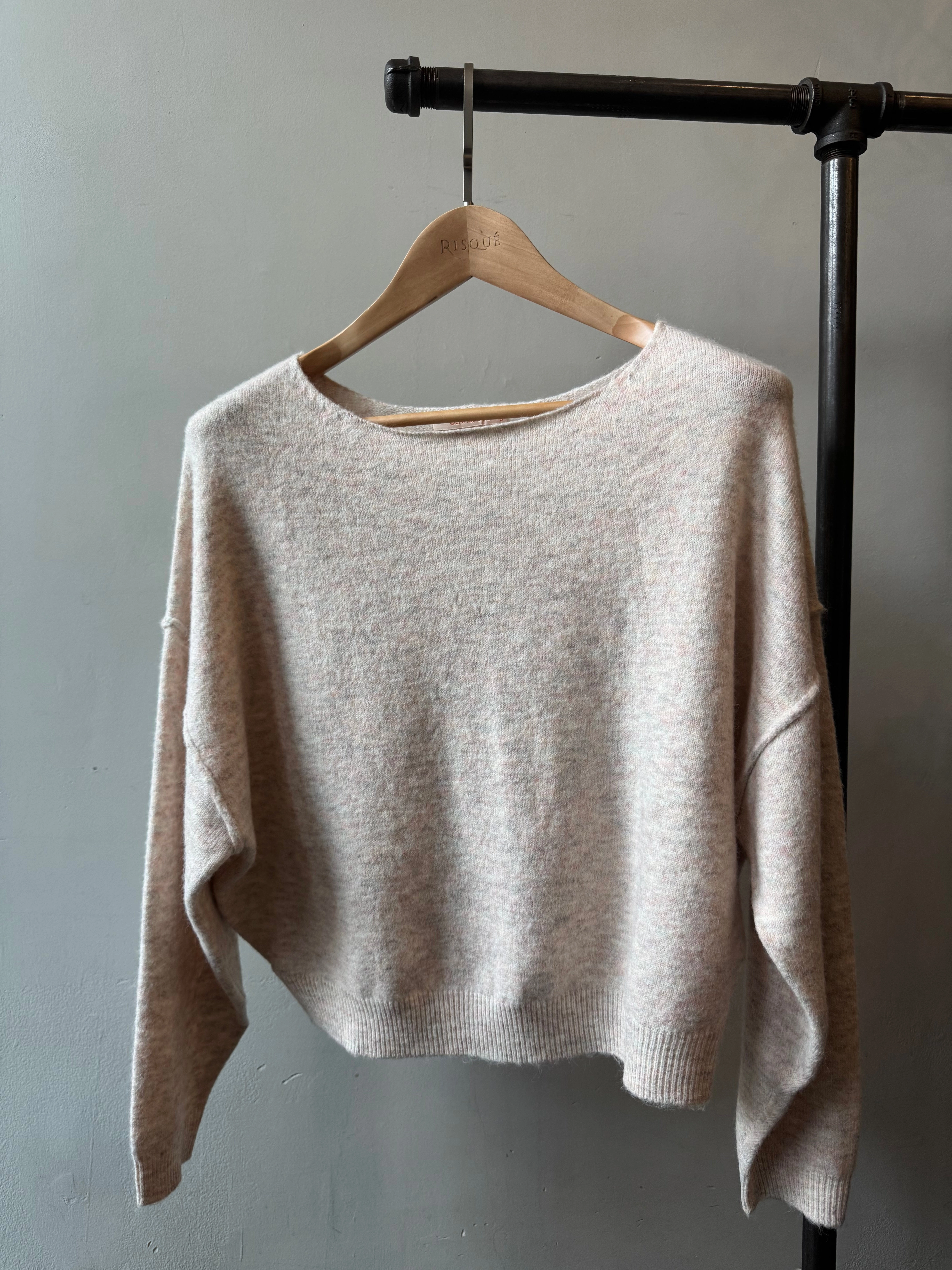 FUZZY FEELING Sweater Comfortable Knit Classic Comfort