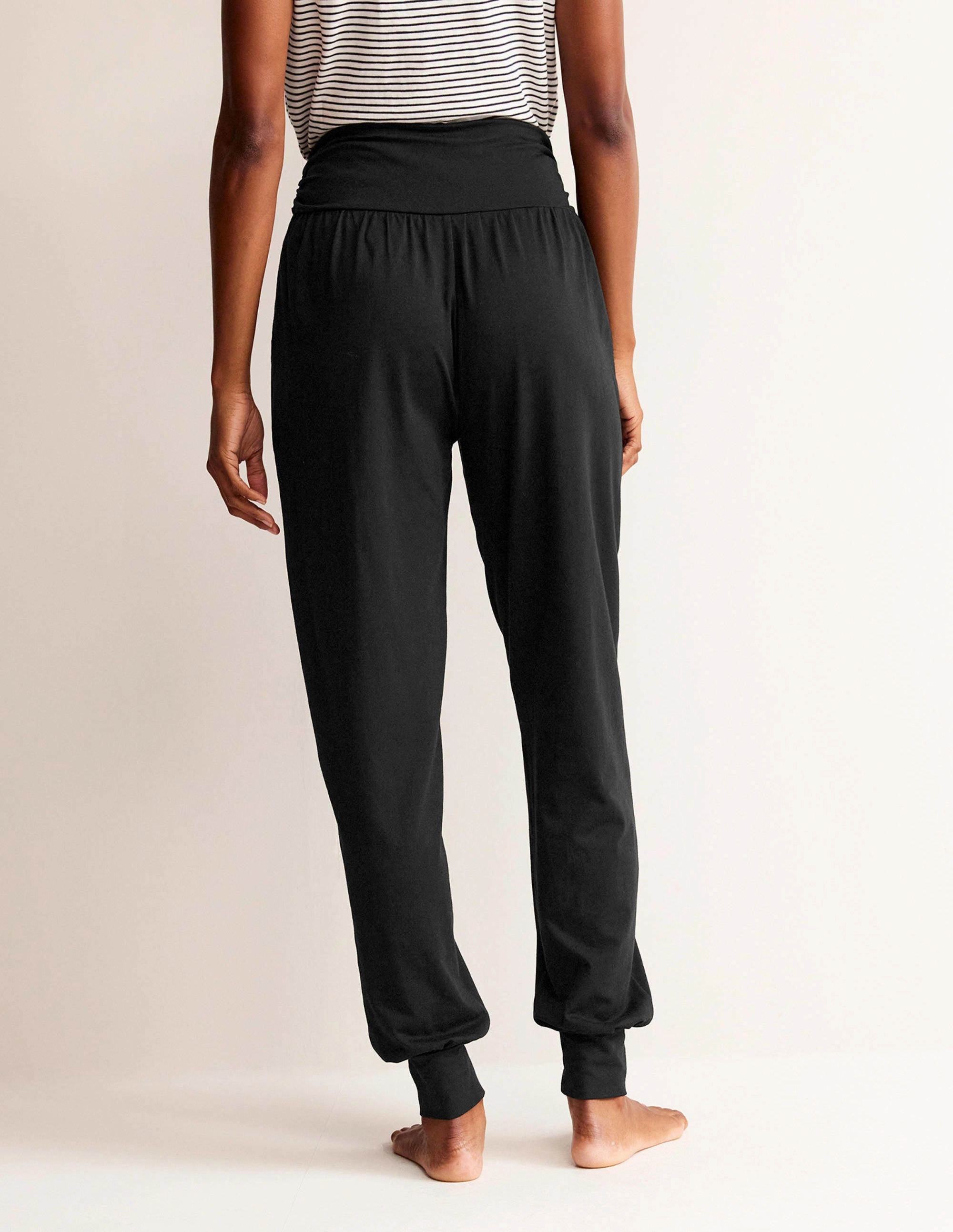 Chilly Wear Effortless Look Hareem Jersey Joggers-Black