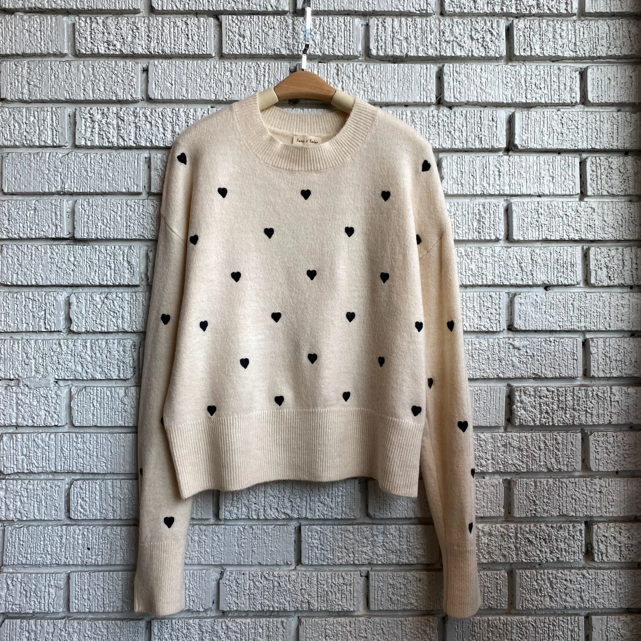 HEART Embroidery Sweater Relaxed fit wear