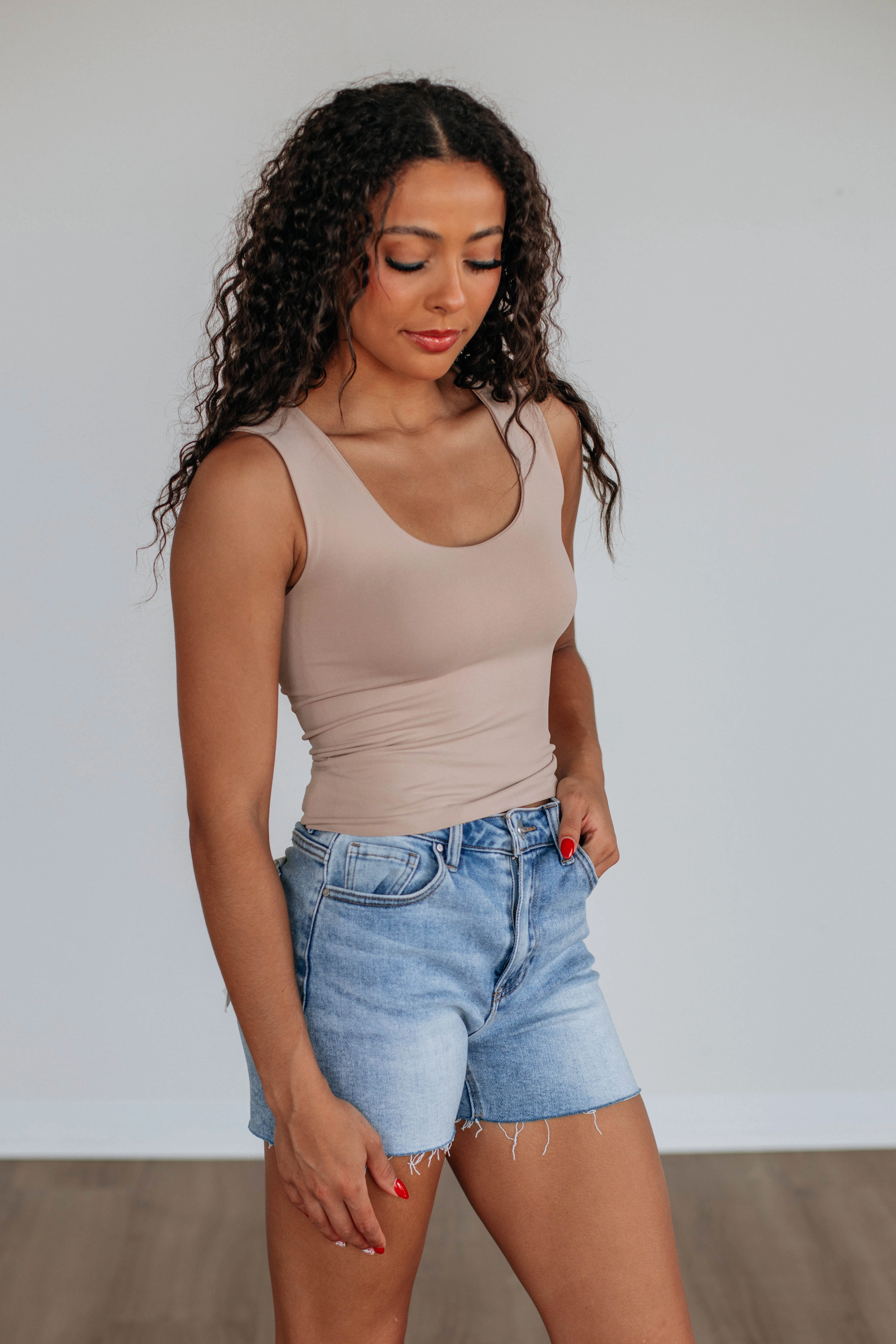 large - scale round shape Jetson Seamless Tank - Sand