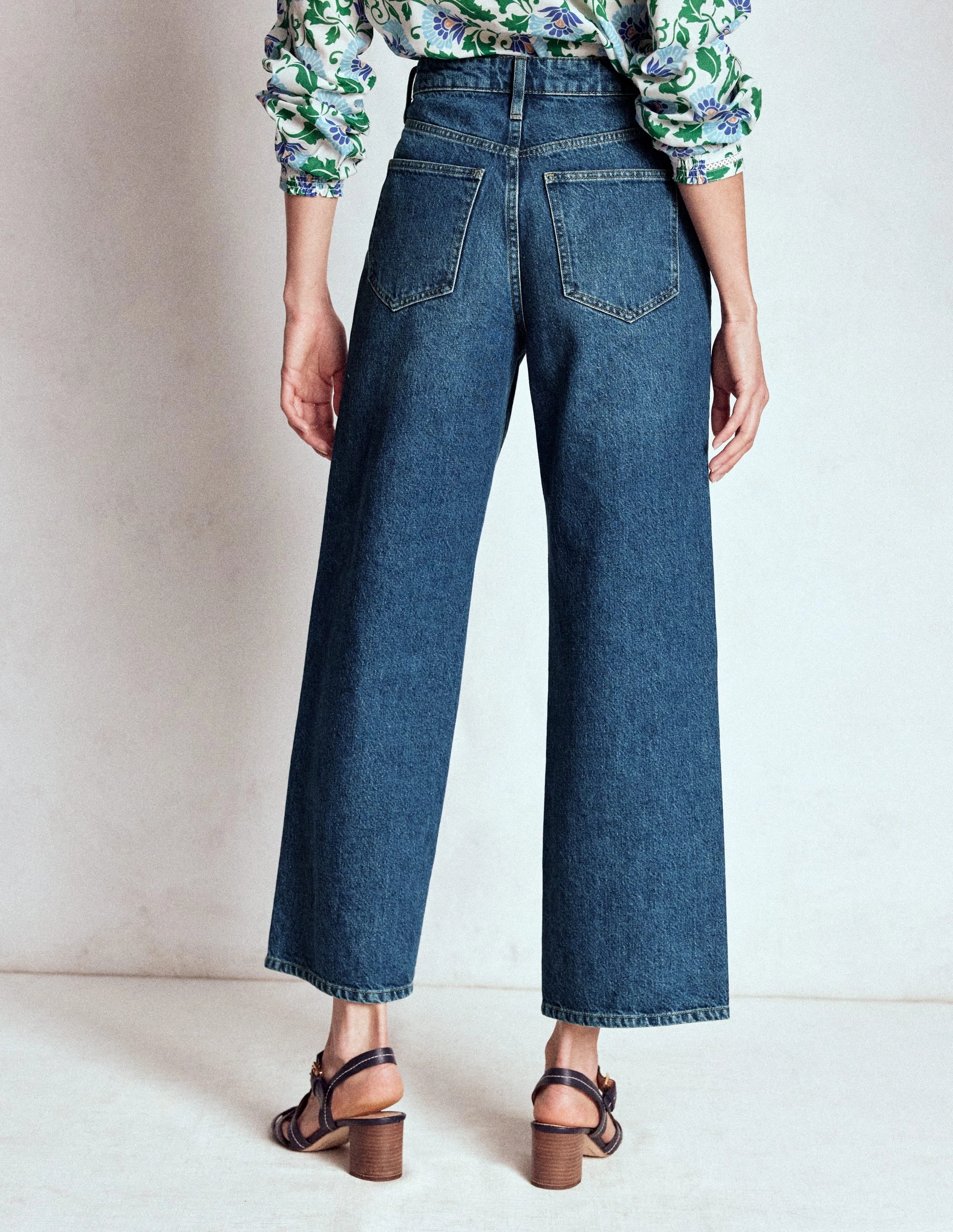 High Rise Straight Crop Jeans-Mid VWash Decorative stitching Relaxed Comfort Wear