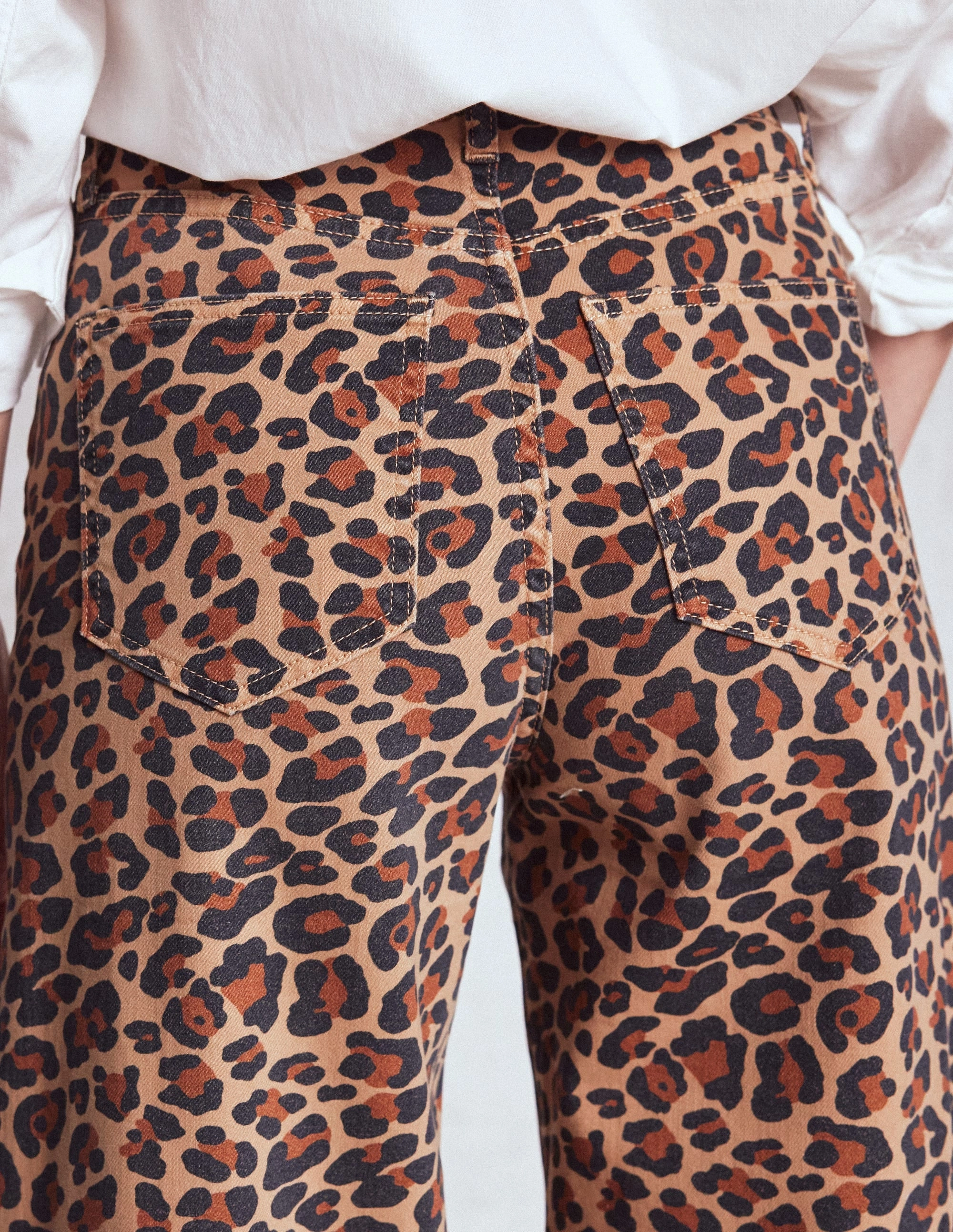 High Rise Wide Leg Jeans-Leopard Print Hygienic Inner Layer