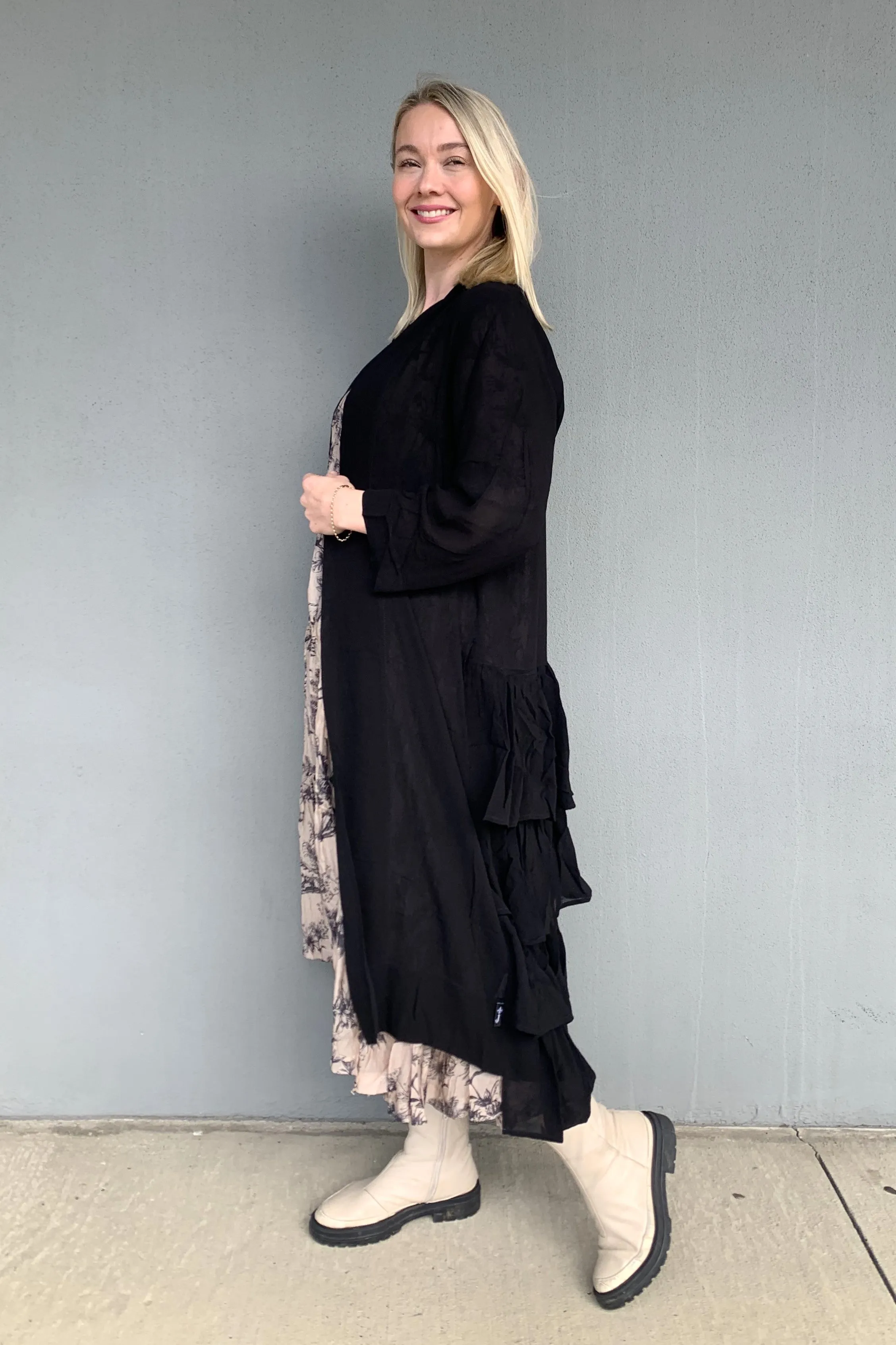 Jellicoe - JS24-26 Frilled Back Duster Quick Access Hidden Pockets Articulated Ergonomic Fit