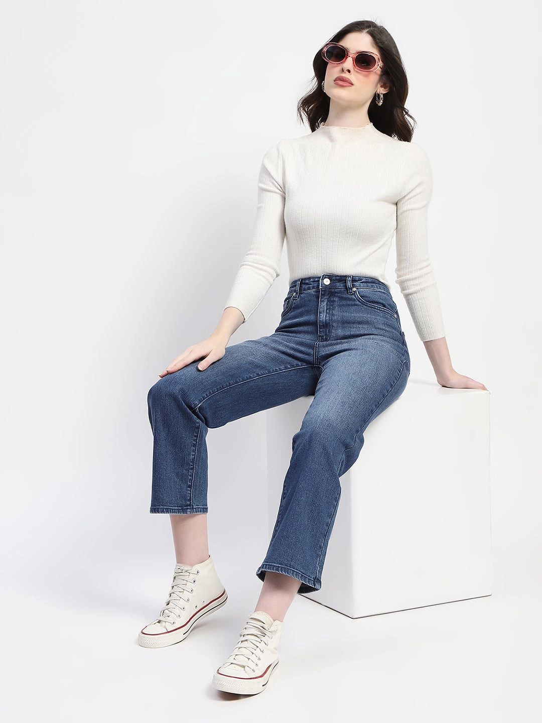 Light Outfit All-day Comfort Madame Straight Fit Mid Blue Whiskered Denim