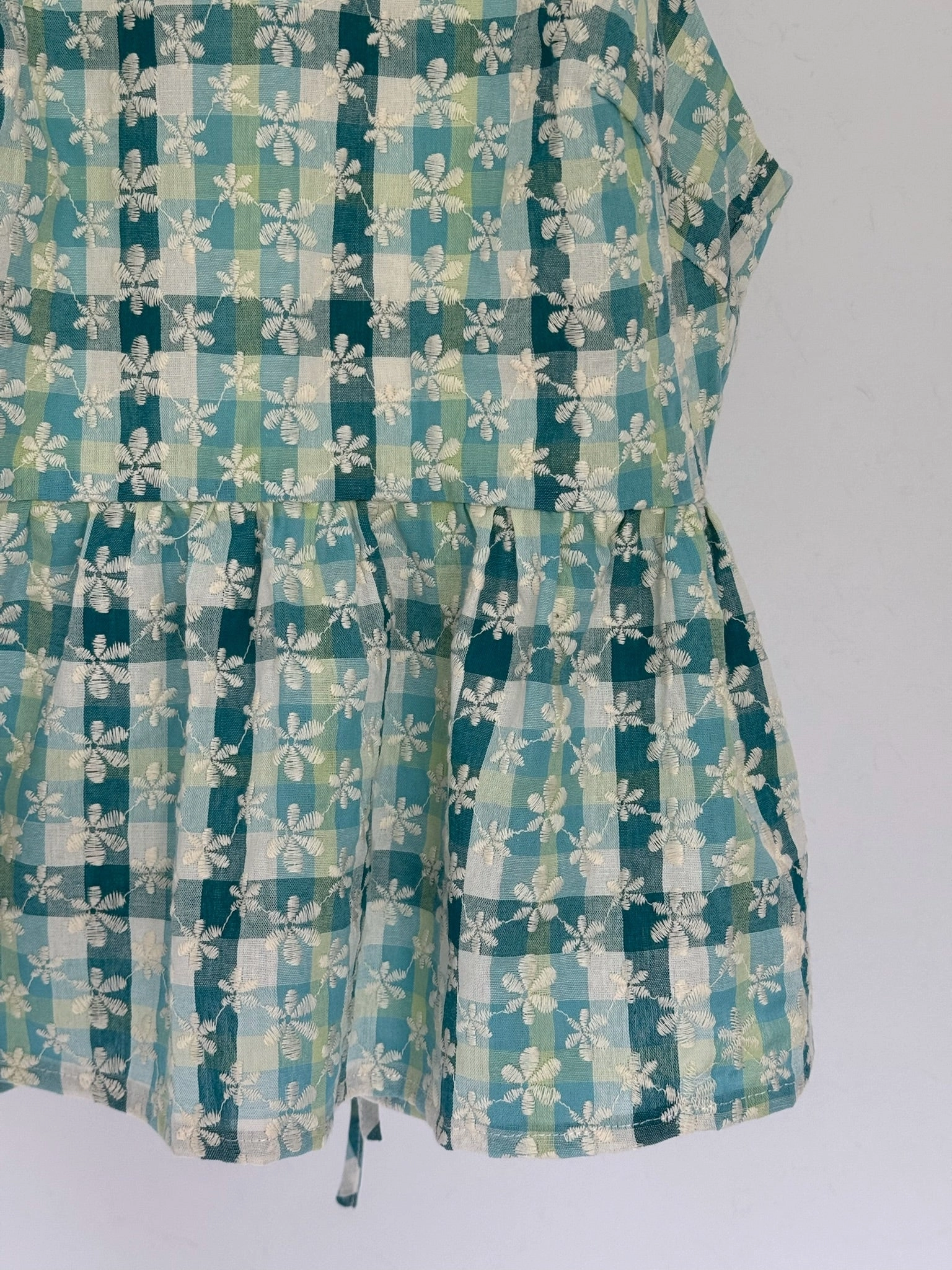 DOLLY Top All Season Versatility