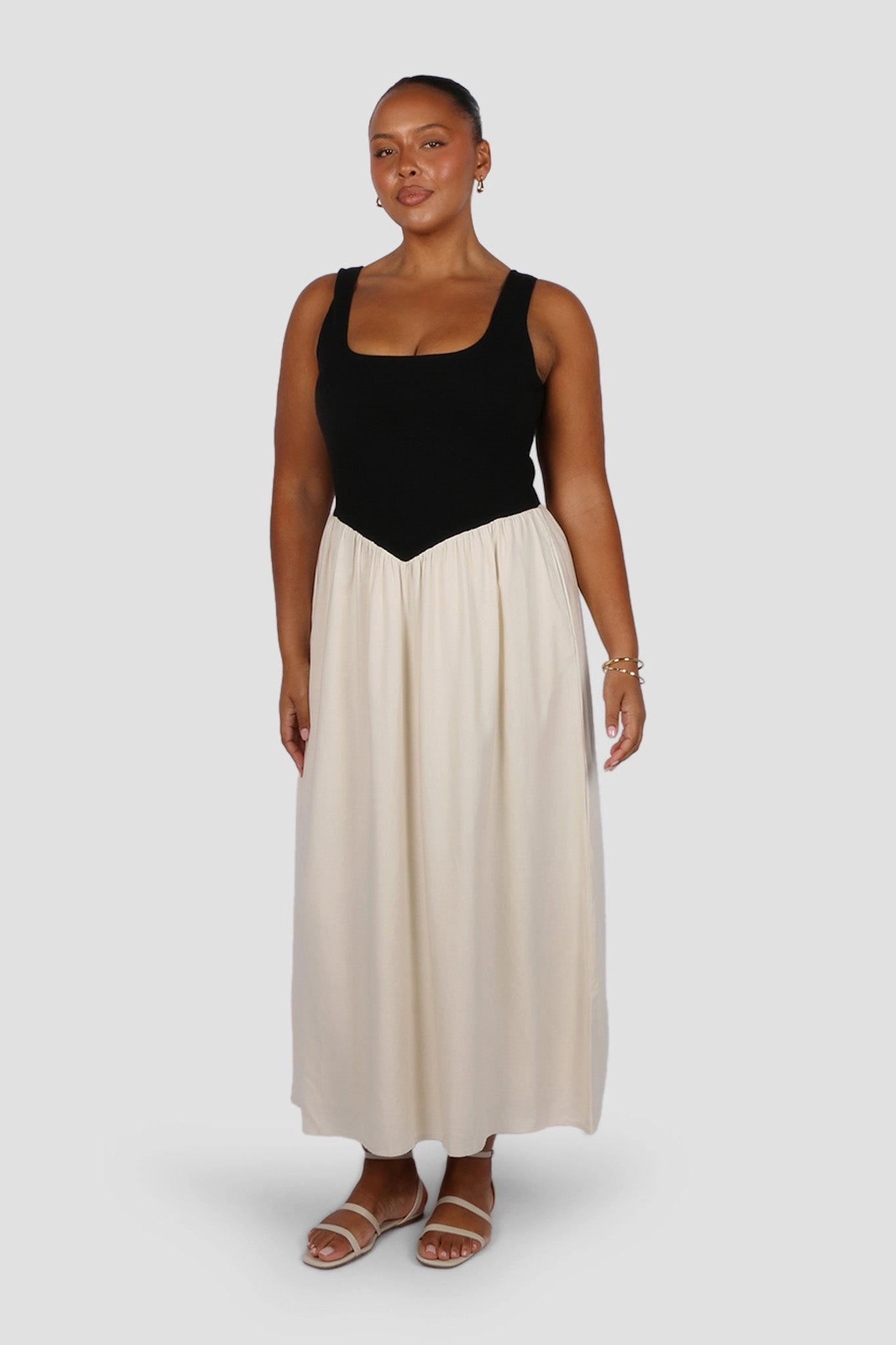 MYRA DRESS NEUTRAL/BLACK Modern Fit