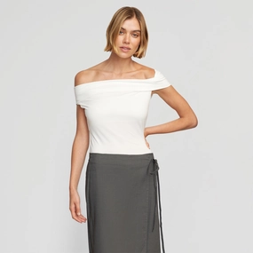 Soft Lining Classic Outfit Style Mai Asymmetric Off-Shoulder Tee
