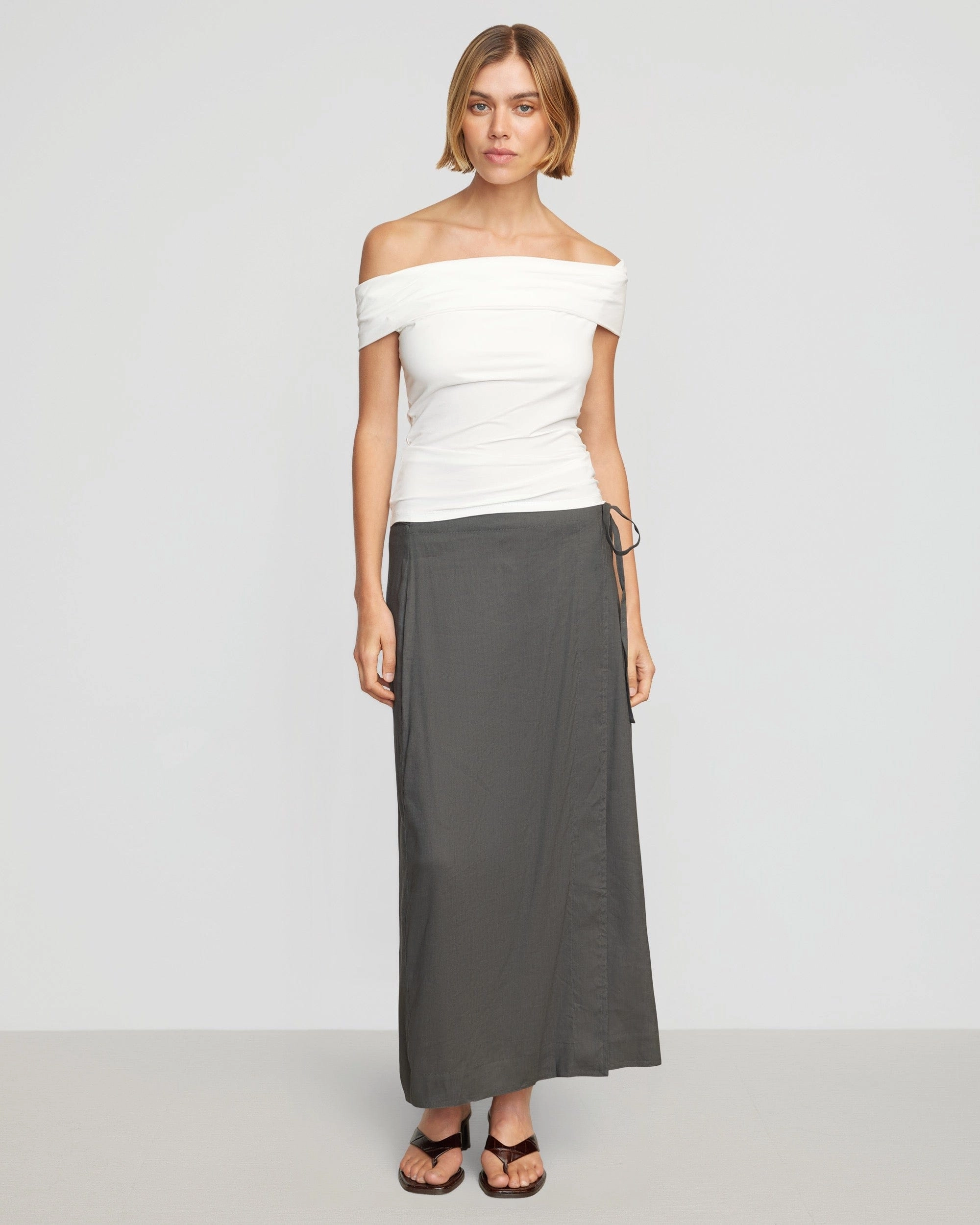 Tagless Design Mai Asymmetric Off-Shoulder Tee