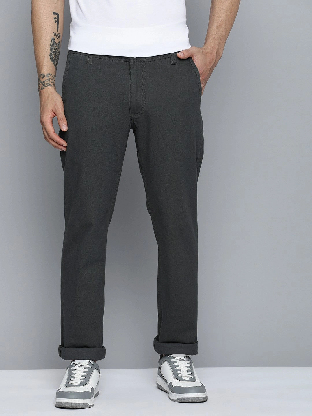 Body-Hugging Fit AllDayComfort Men's 511 Dark Grey Slim Fit Chinos