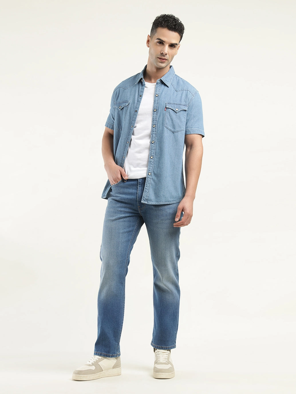 Elegant Vibrant Textured Basic Necessity Men's 513 Blue Slim Straight Fit Mid Rise Jeans