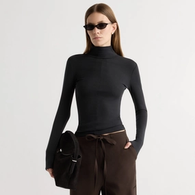 Comfort Fit Modern Outfit Michi Seam-Detail Turtleneck Tee
