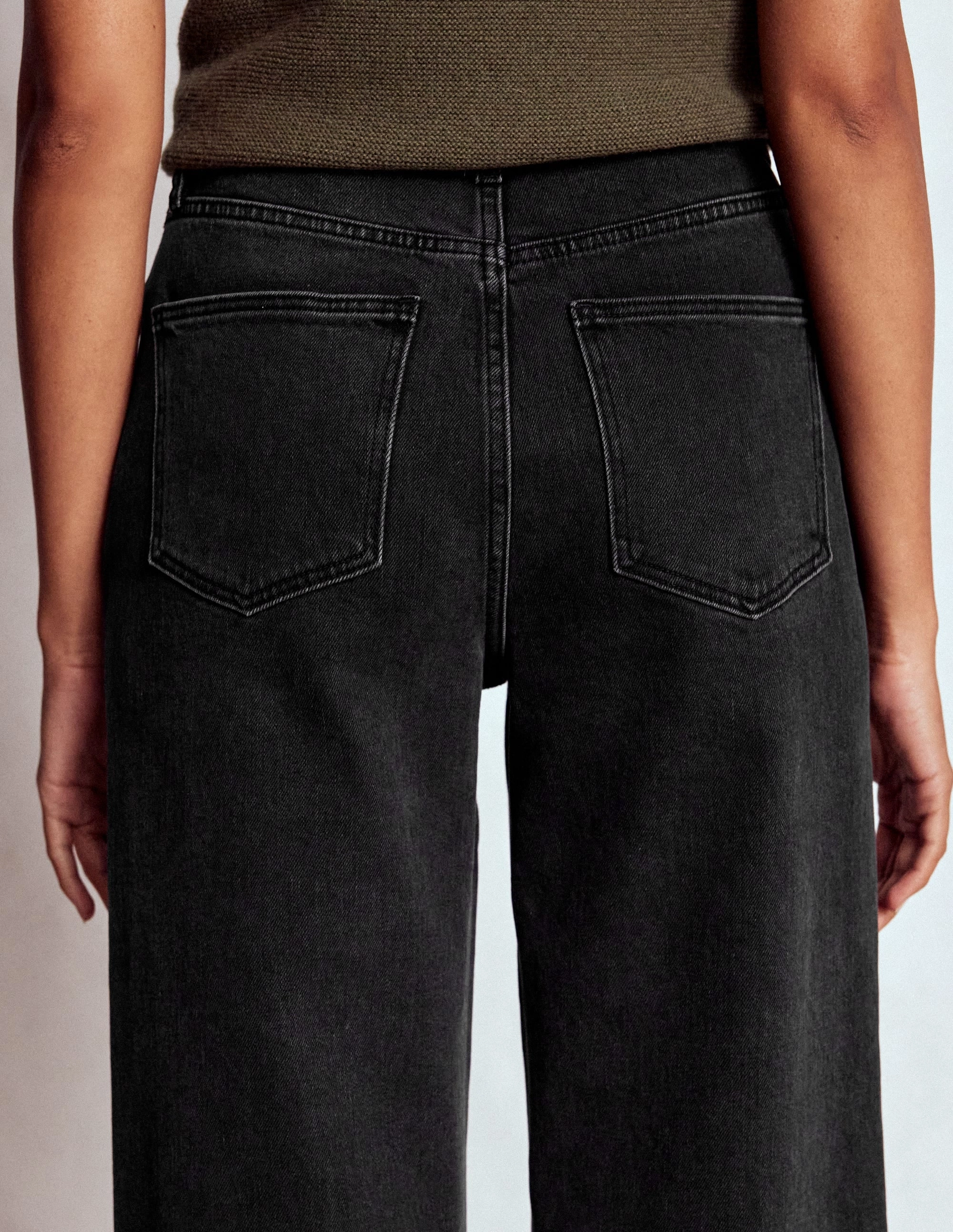 Minimal Cut Performance Layer Mid Rise Straight Leg Jeans-Washed Black