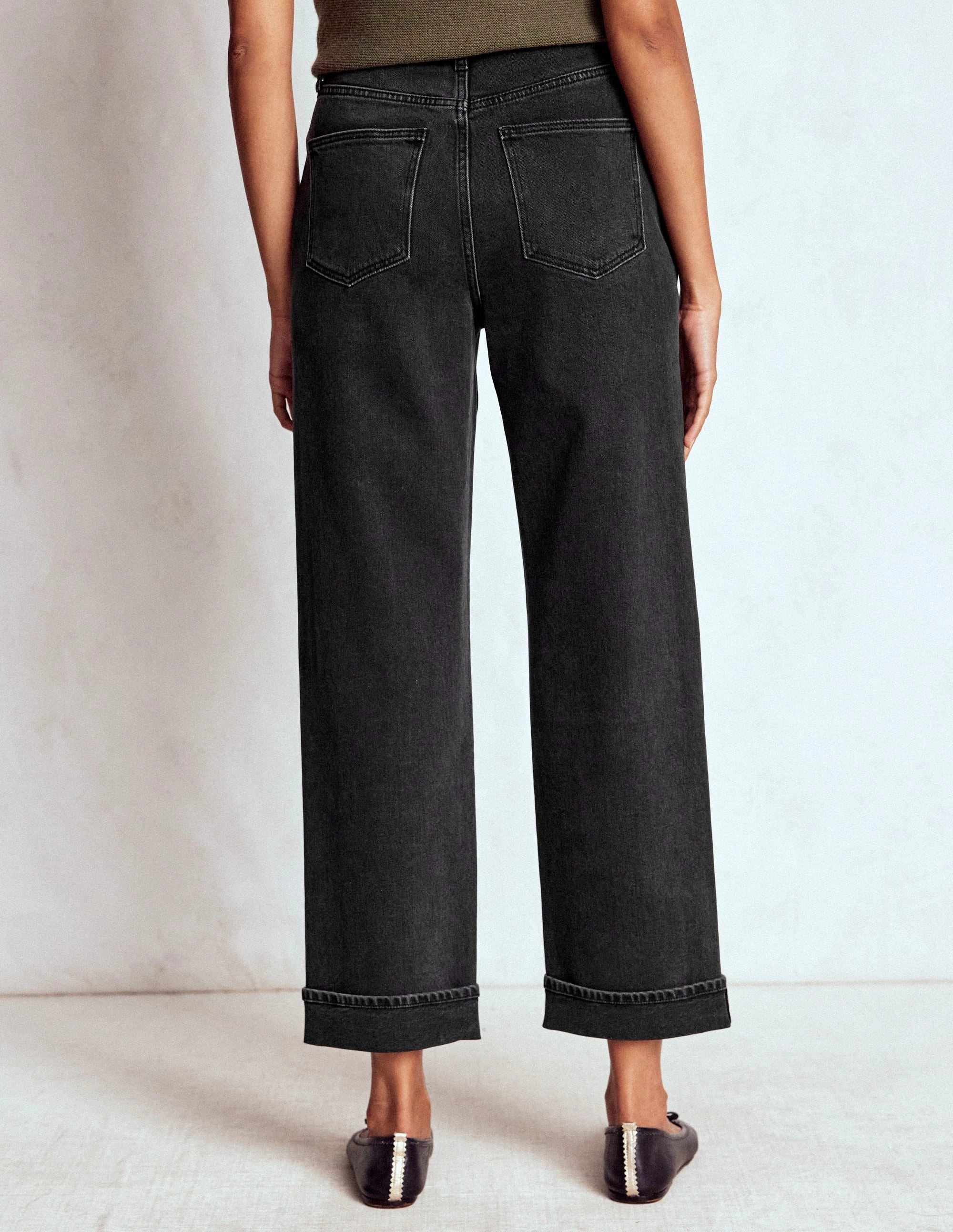Sleek Fit Mid Rise Straight Leg Jeans-Washed Black