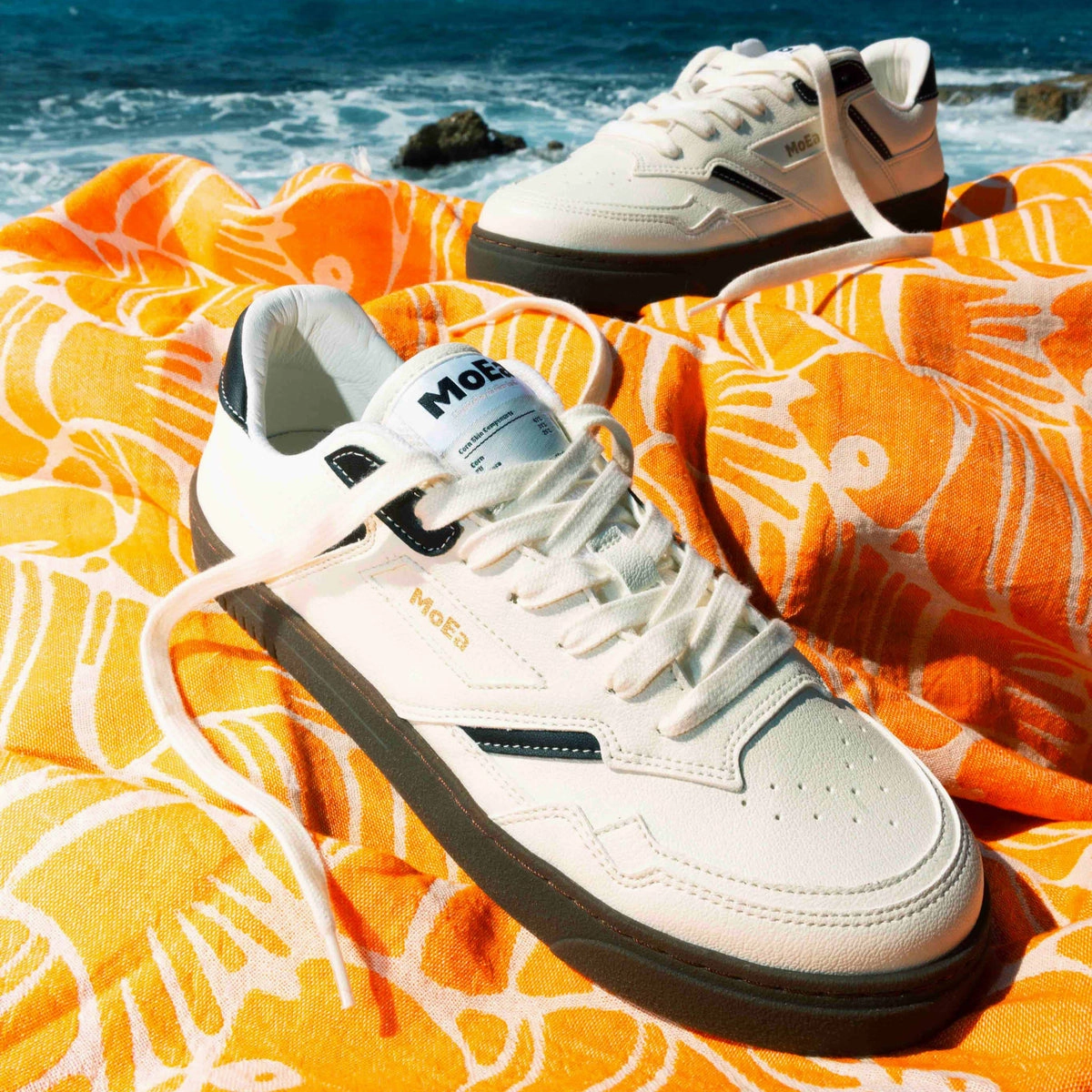 GEN9 Sneaker in White Black from MoEa Maximum Cushioning