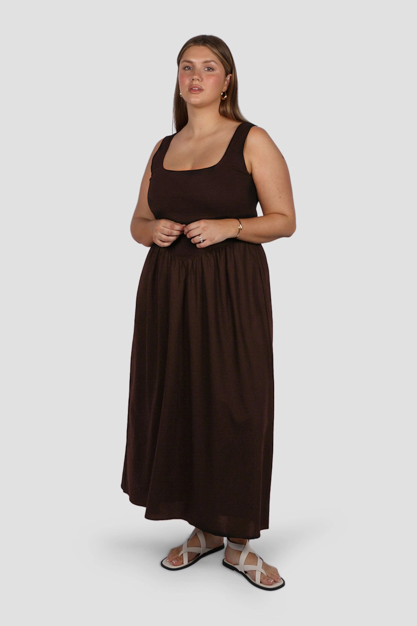 MYRA DRESS CHOCOLATE Layering Comfort Balanced Look