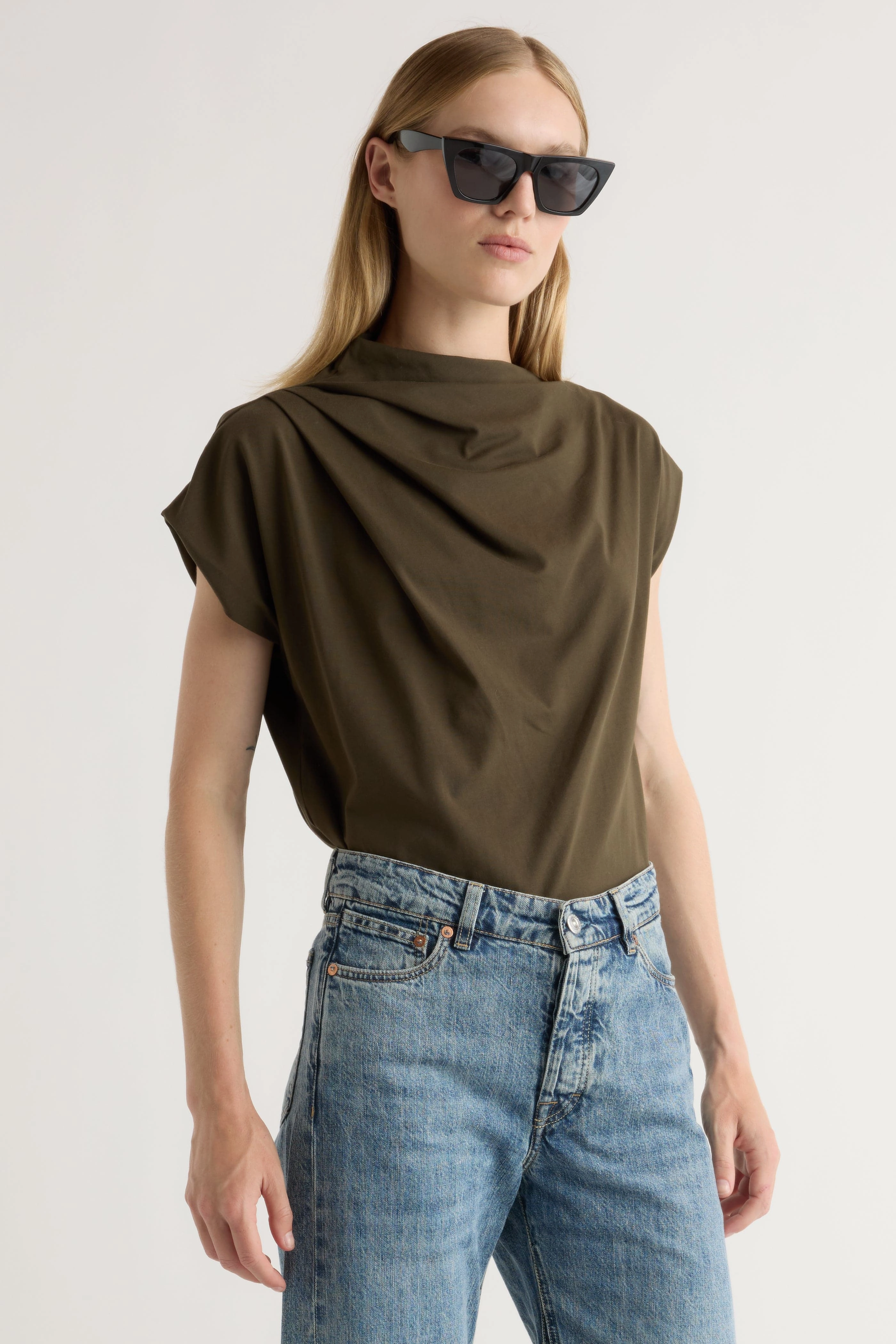 SlimFit Kenny Asymmetric-Neck Tee
