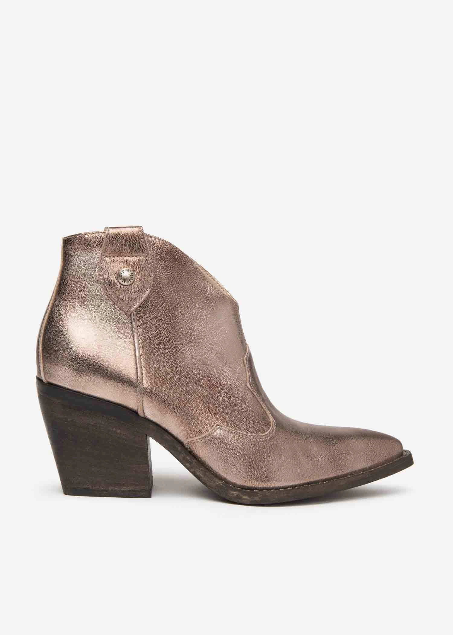 NeroGiardini Lunare Western Boot Adventure Driven Durable Shell Urban Traveler