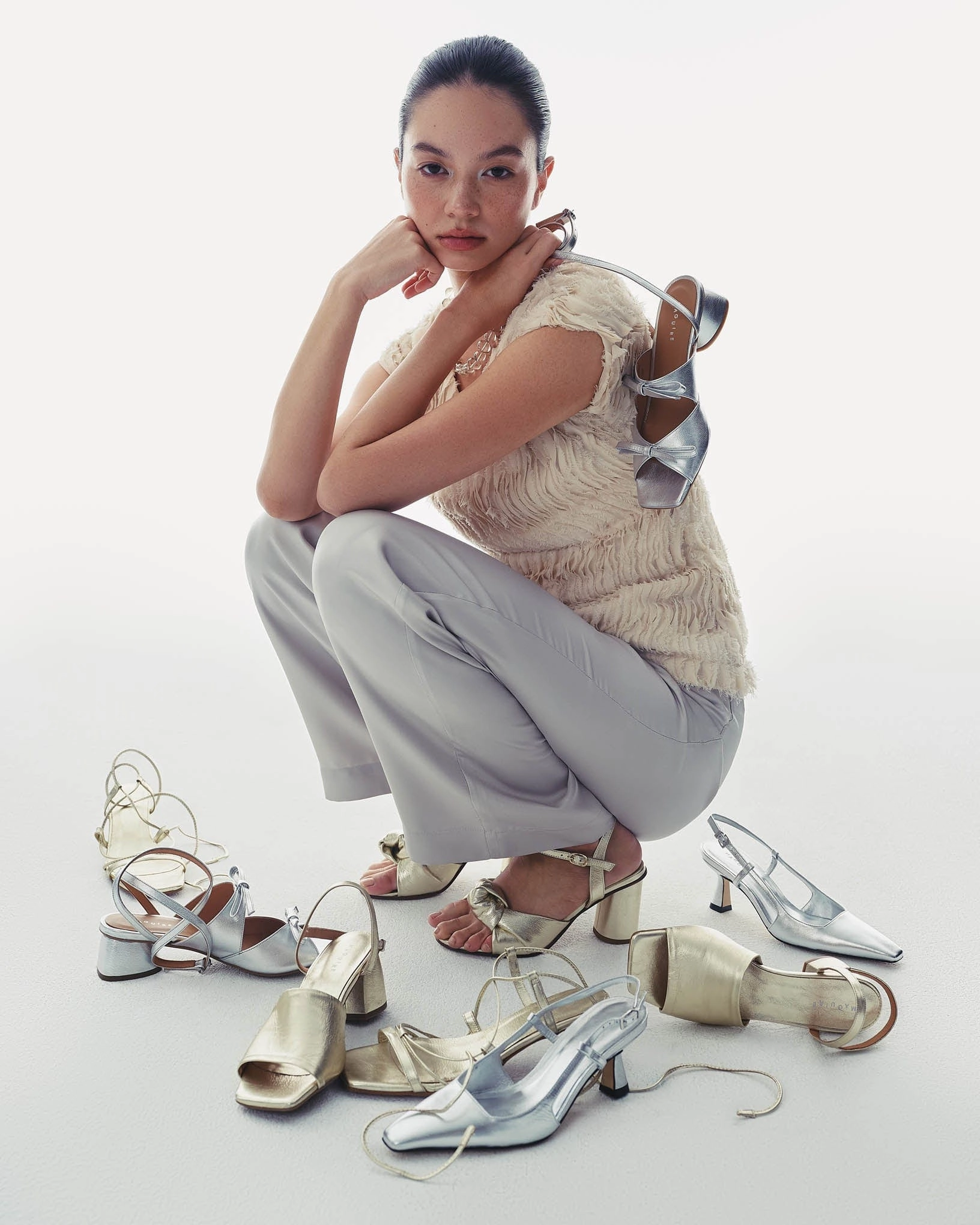 Noto Gold Heel Retro Style